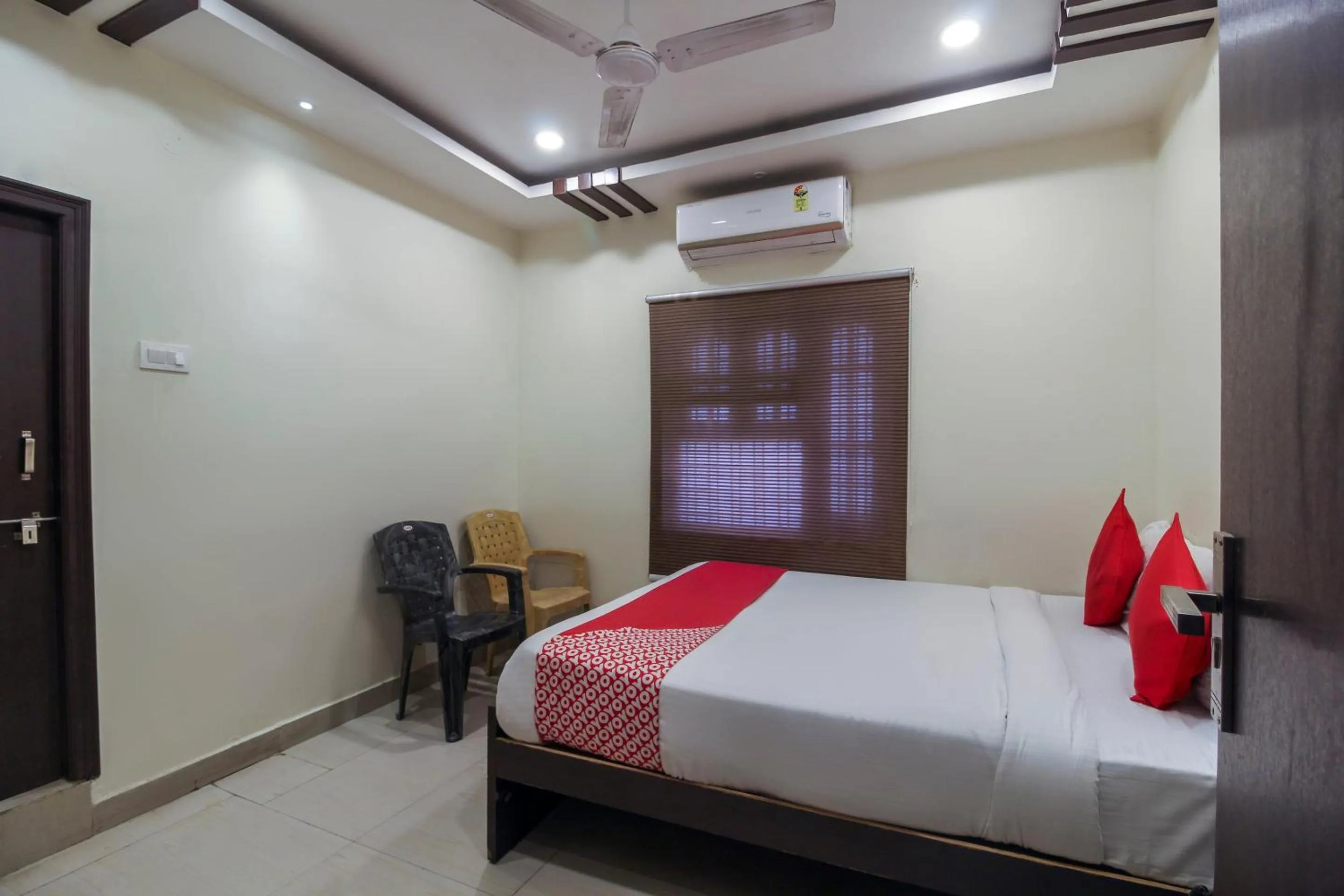 Bedroom, Bed in Hotel O Sri Harsha Residency Near JNTU Metro