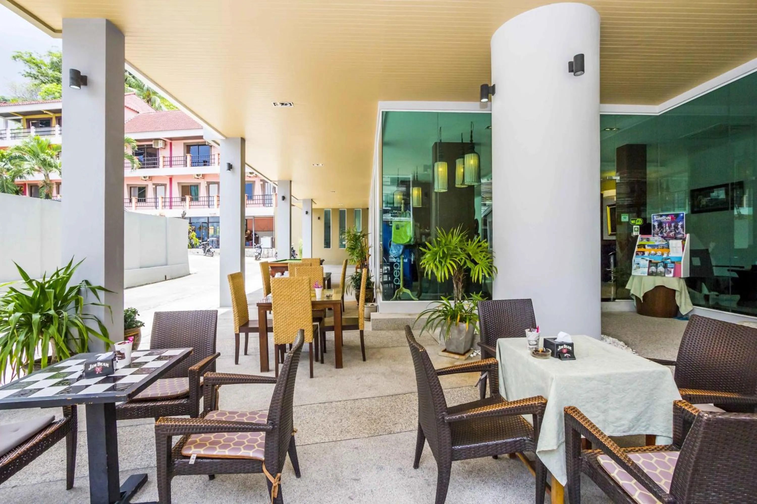 Coffee/tea facilities, Restaurant/Places to Eat in Baan Lukkan Patong Resort