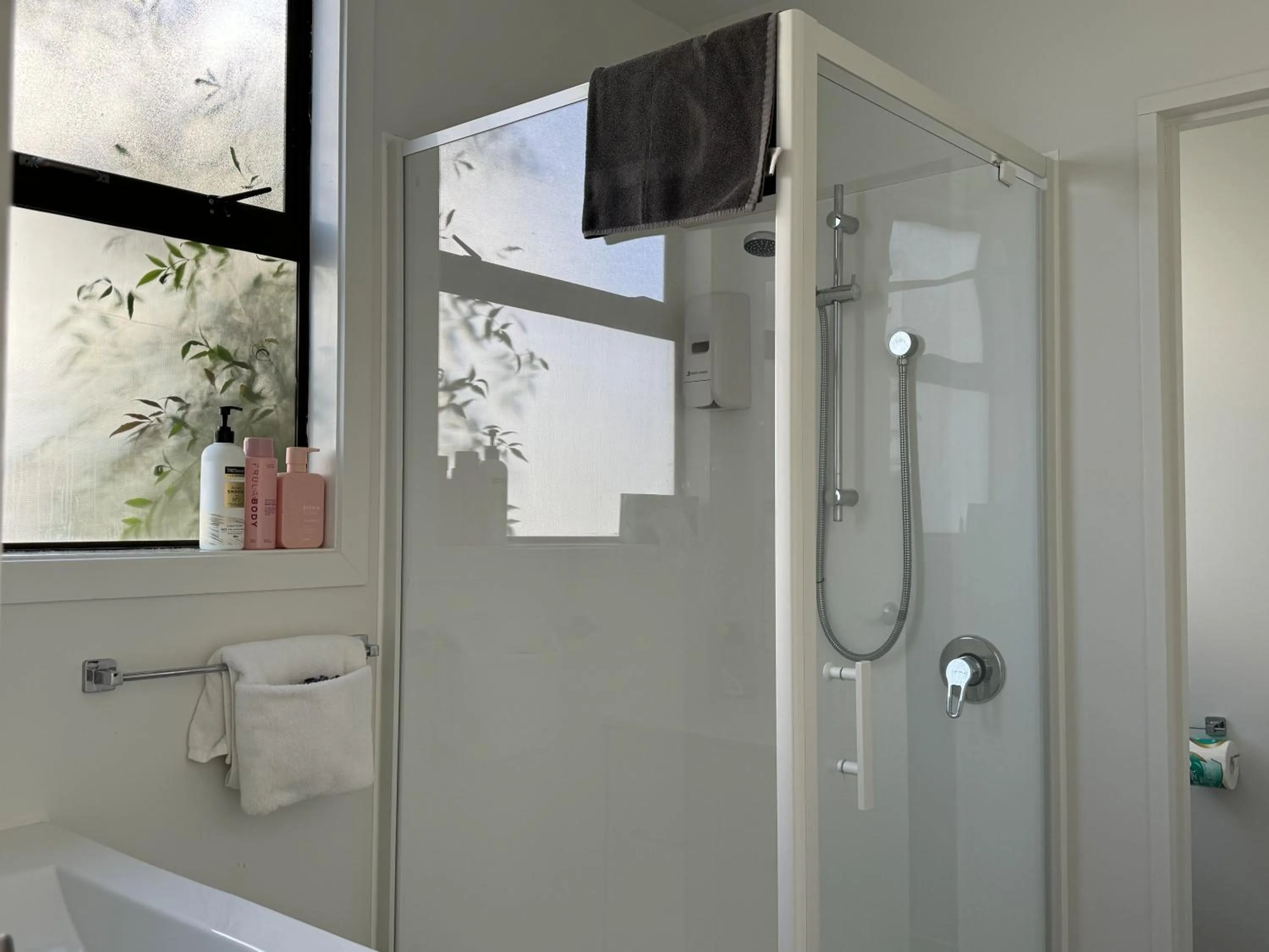 Shower in Diplomat Motel