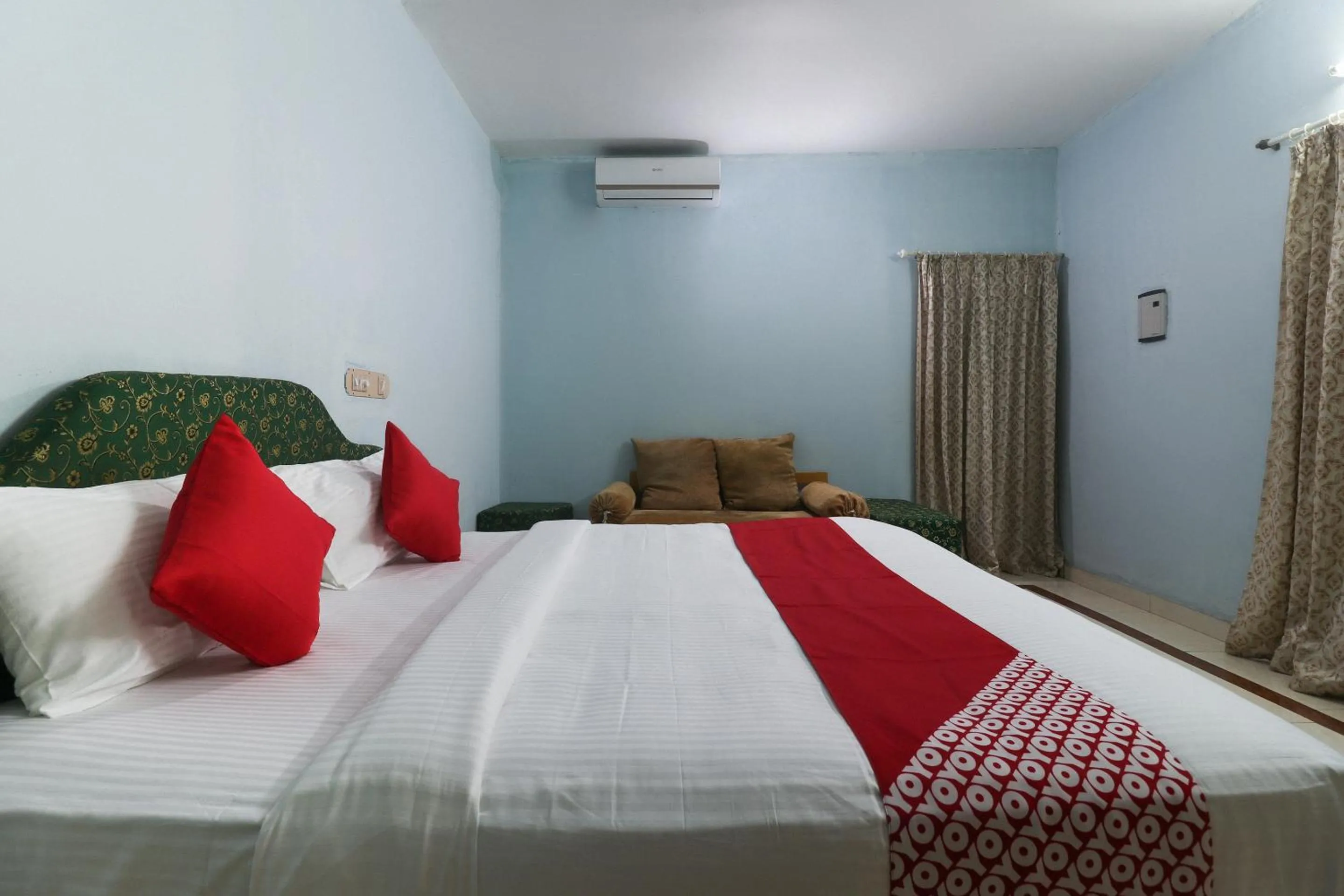 Bedroom, Bed in Hotel O Sandhra Apartments