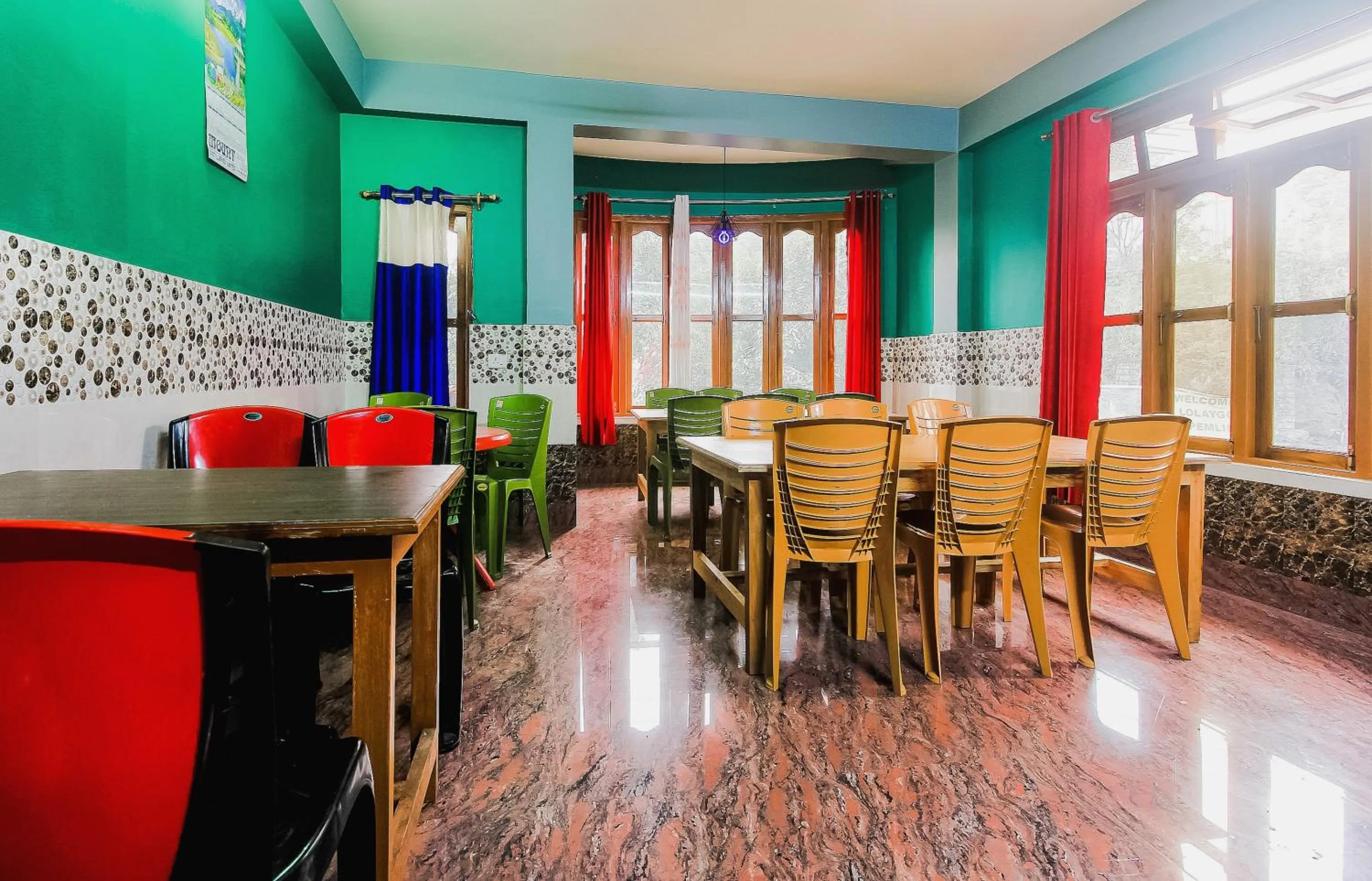 Restaurant/places to eat in Hotel O Jwajalapa Homestay