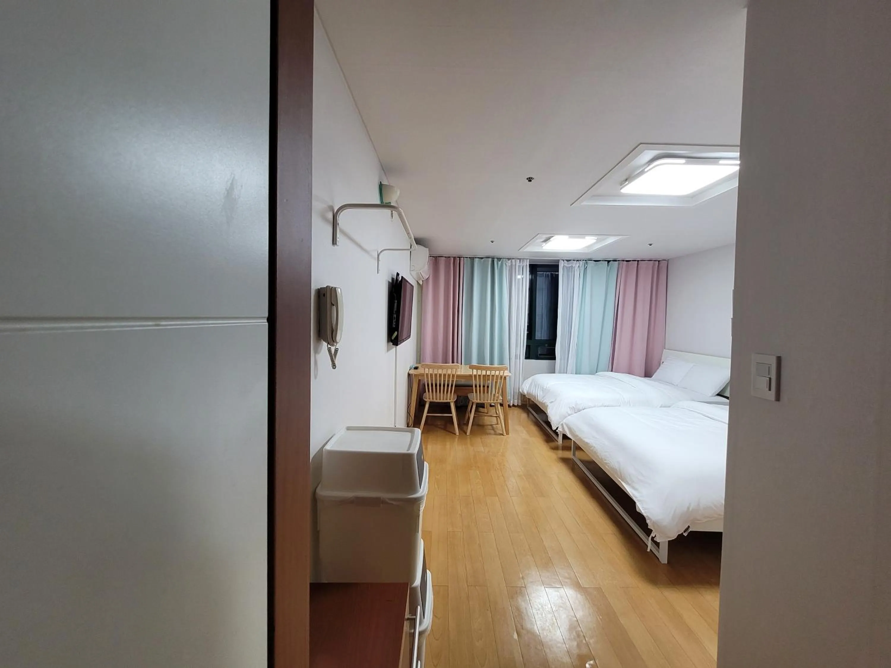 Photo of the whole room, Bed in SHseoul