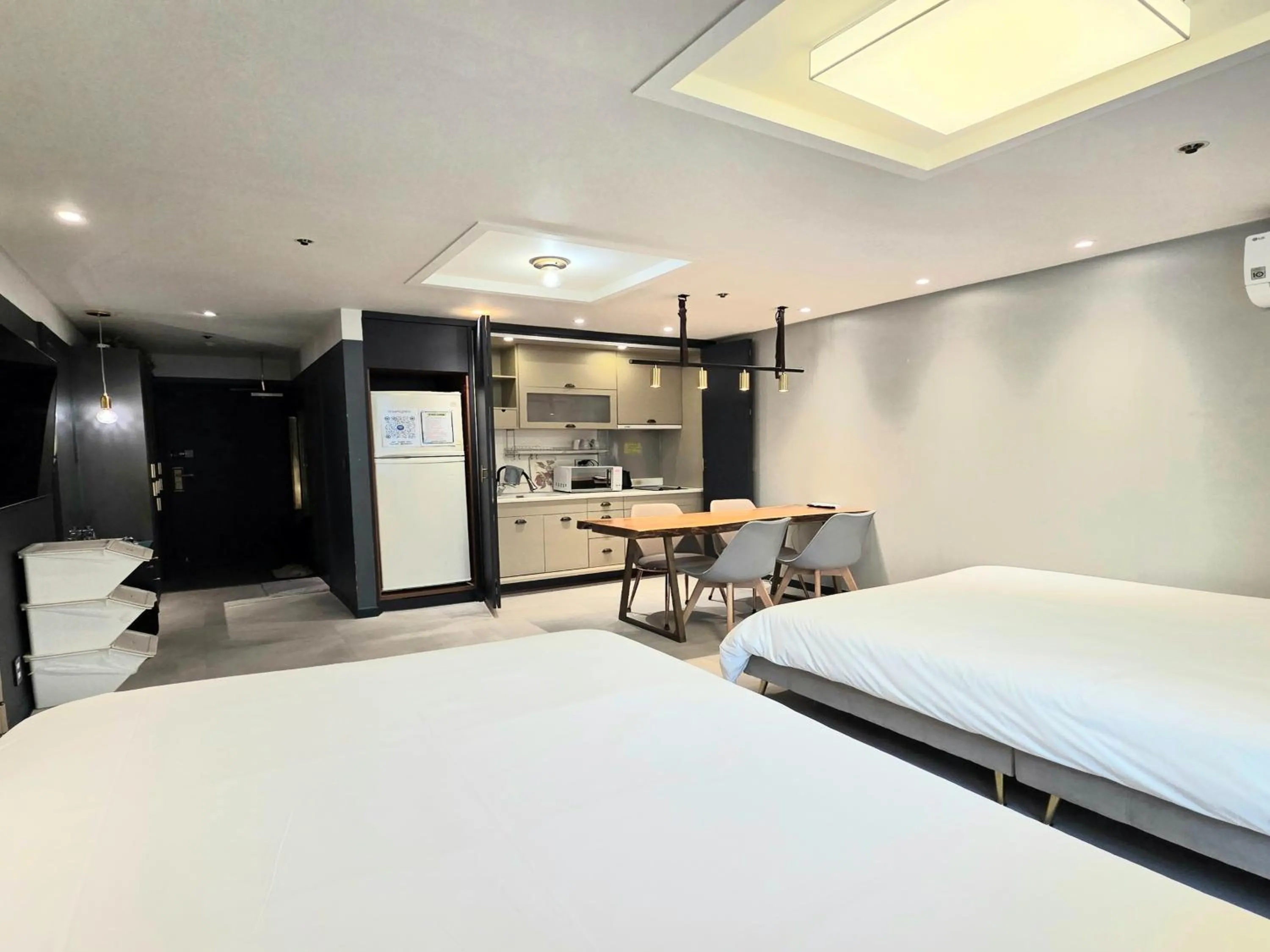 Photo of the whole room, Bed in SHseoul