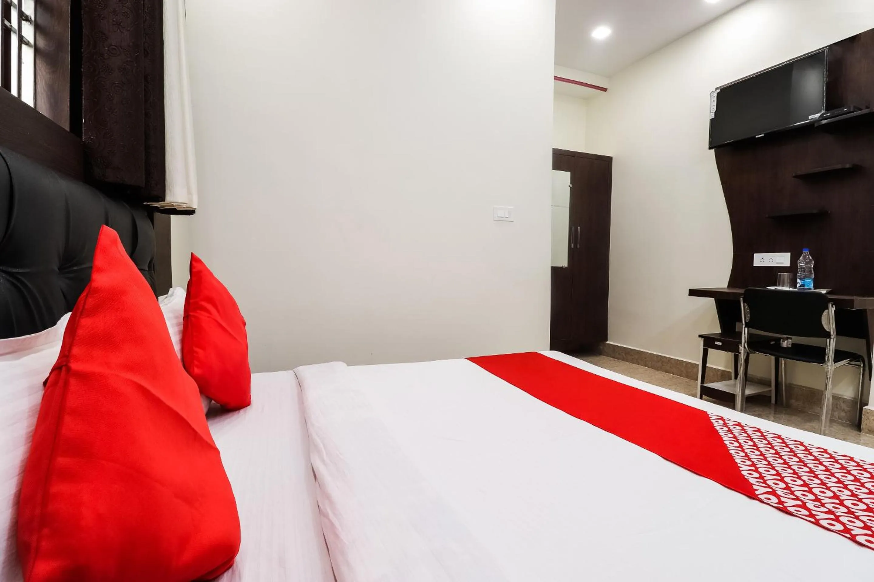 Bedroom, Bed in Hotel O Chandra