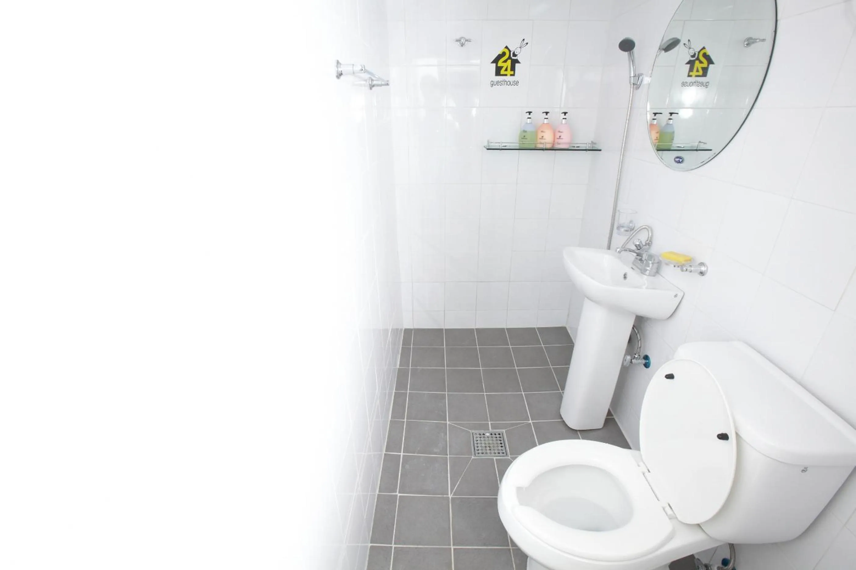 Toilet in 24 Guesthouse Seoul Station