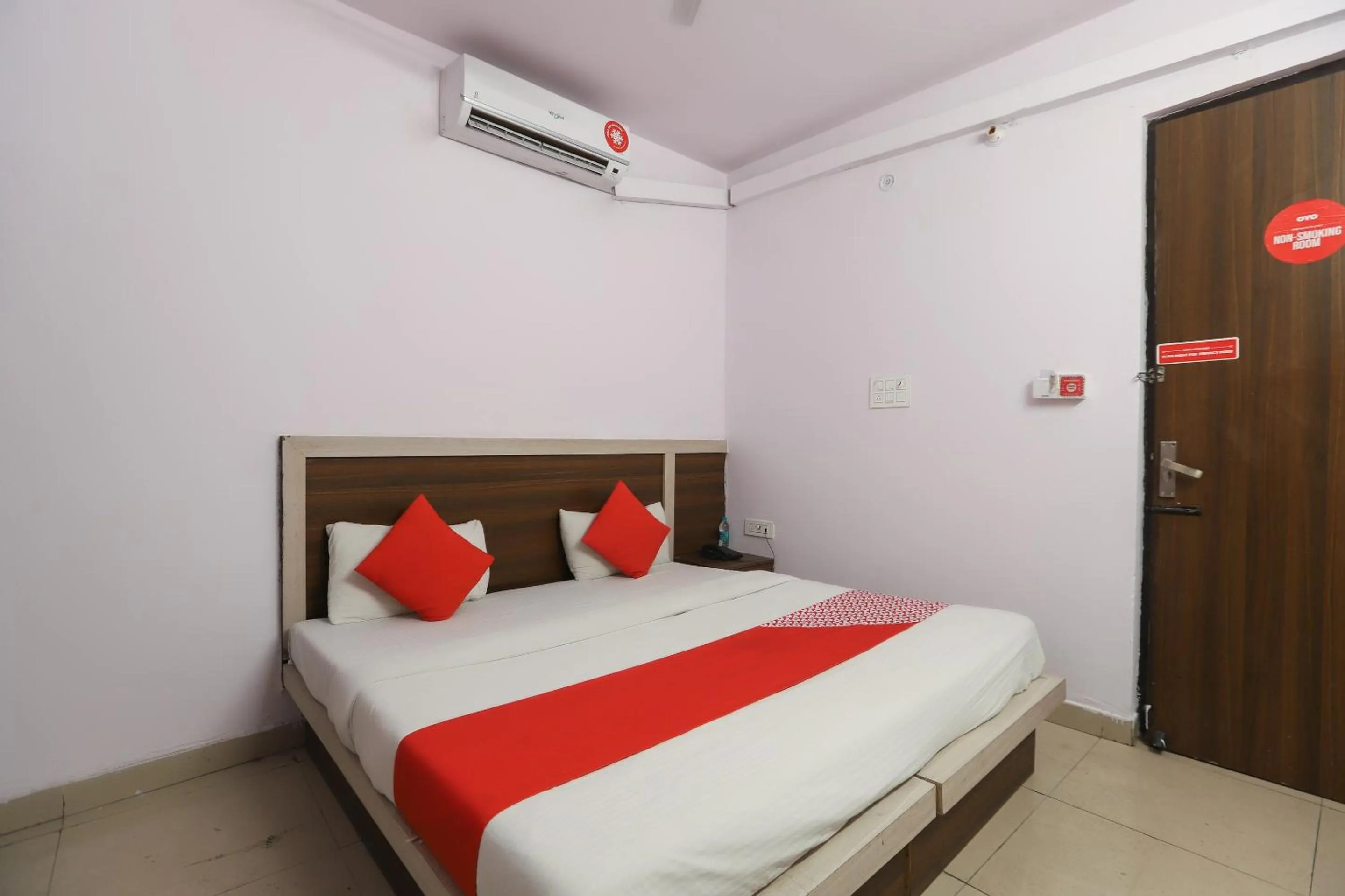 Bedroom, Bed in Hotel O Noida Villa