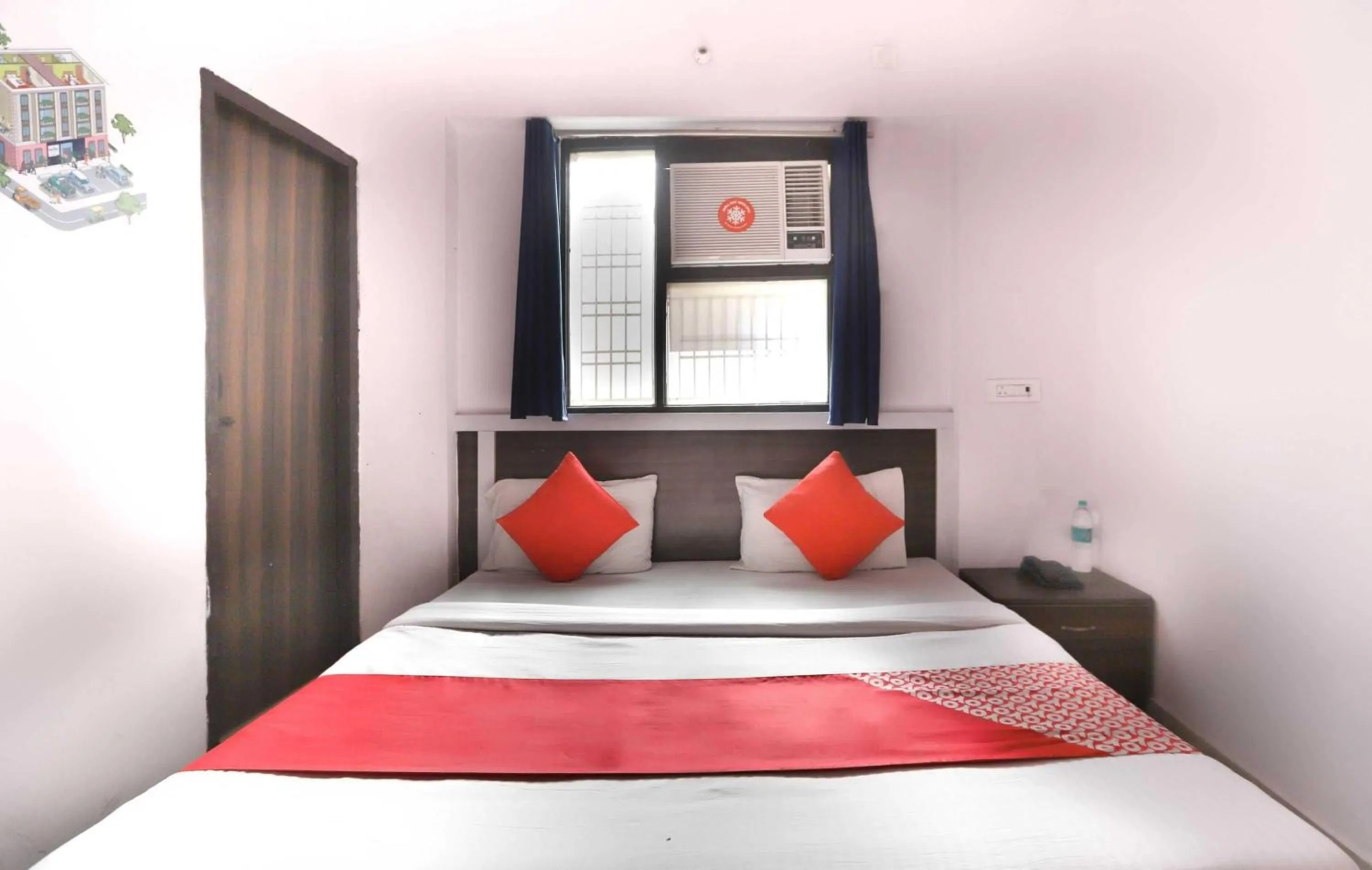 Bedroom, Bed in Hotel O Noida Villa