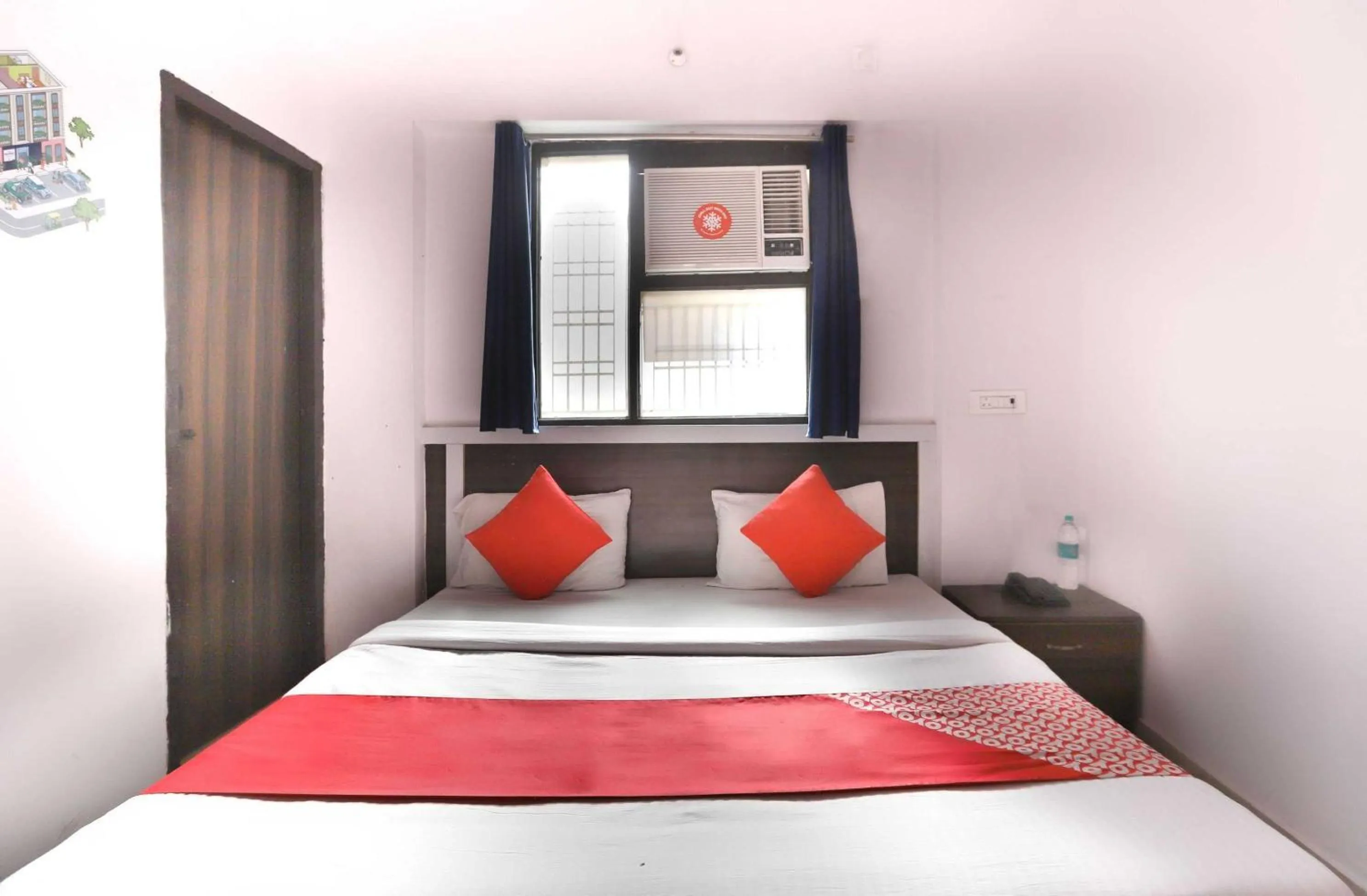 Bedroom, Bed in Hotel O Noida Villa