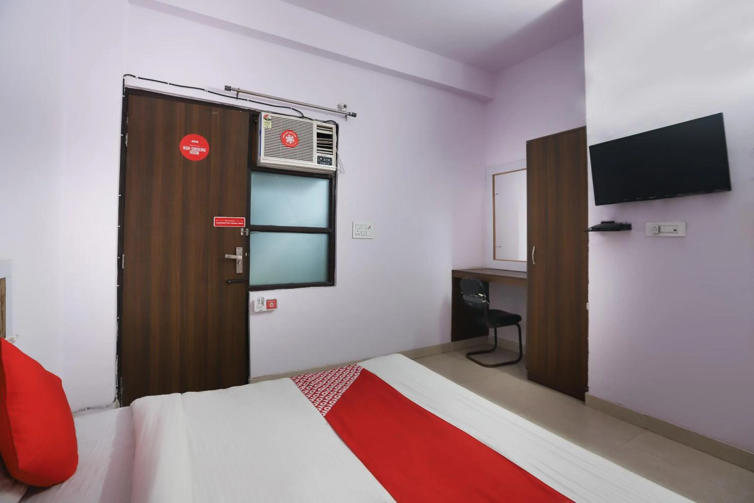 Bedroom, Bed in Hotel O Noida Villa