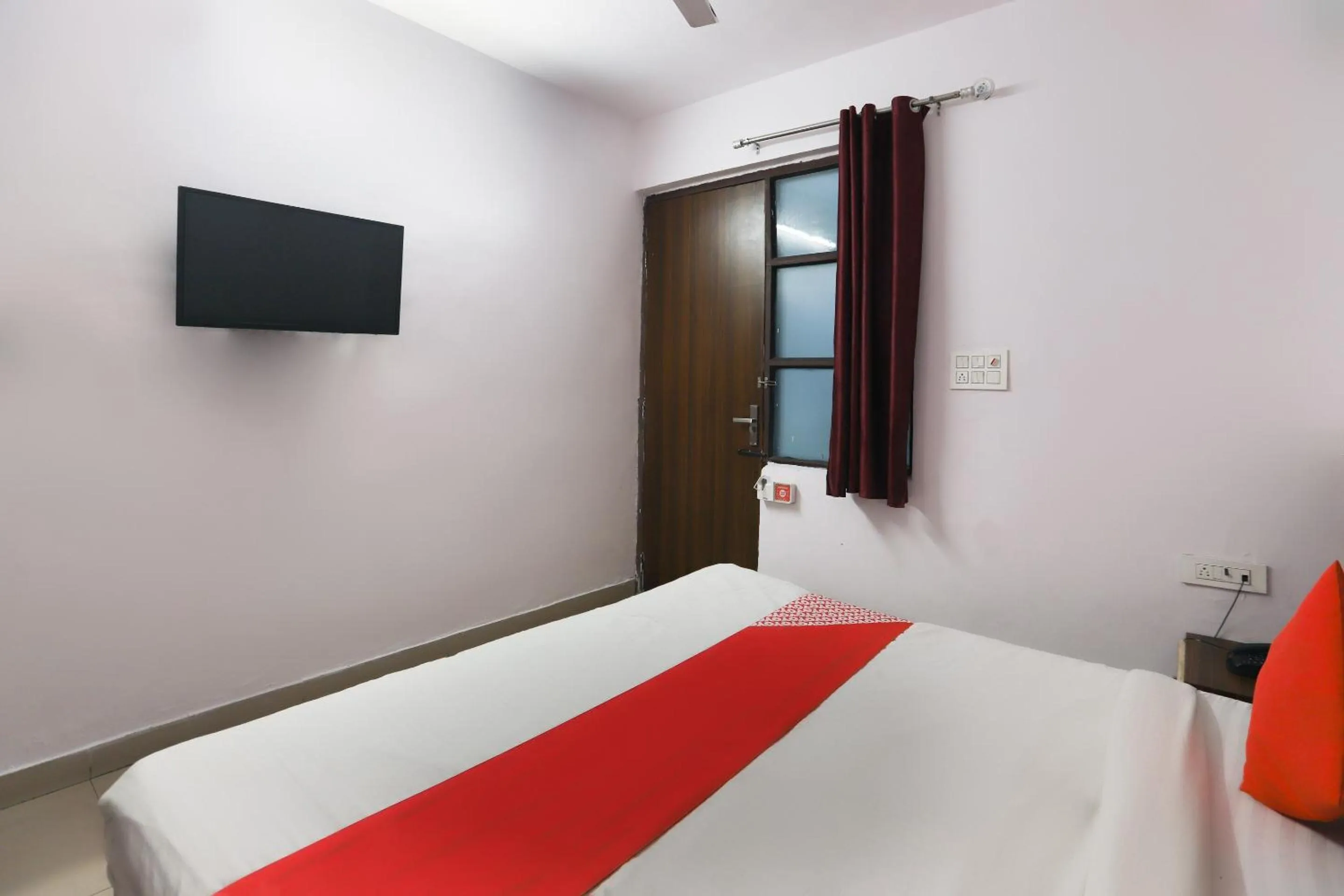 Lobby or reception, Bed in Hotel O Noida Villa