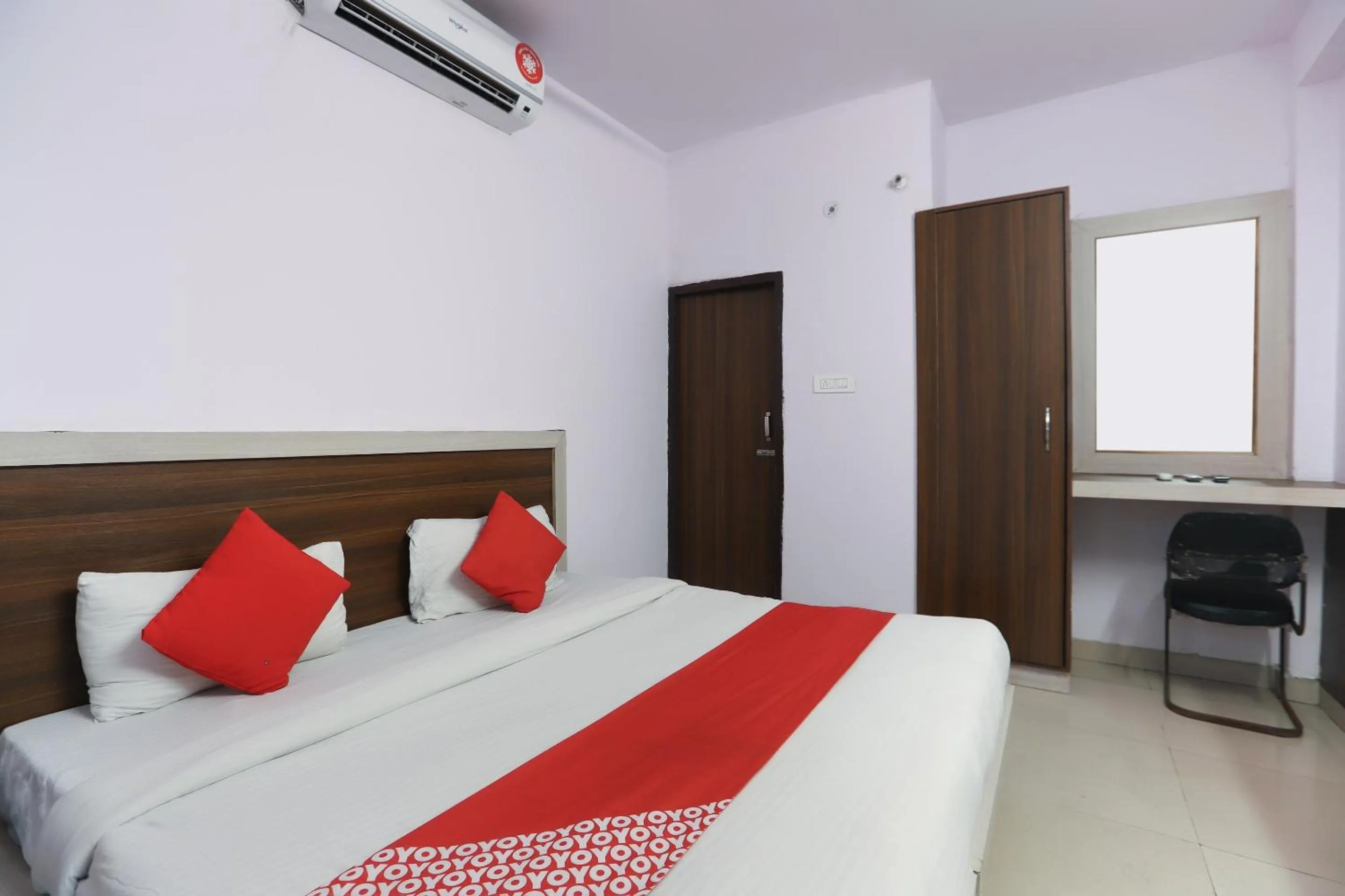 Bedroom, Bed in Hotel O Noida Villa