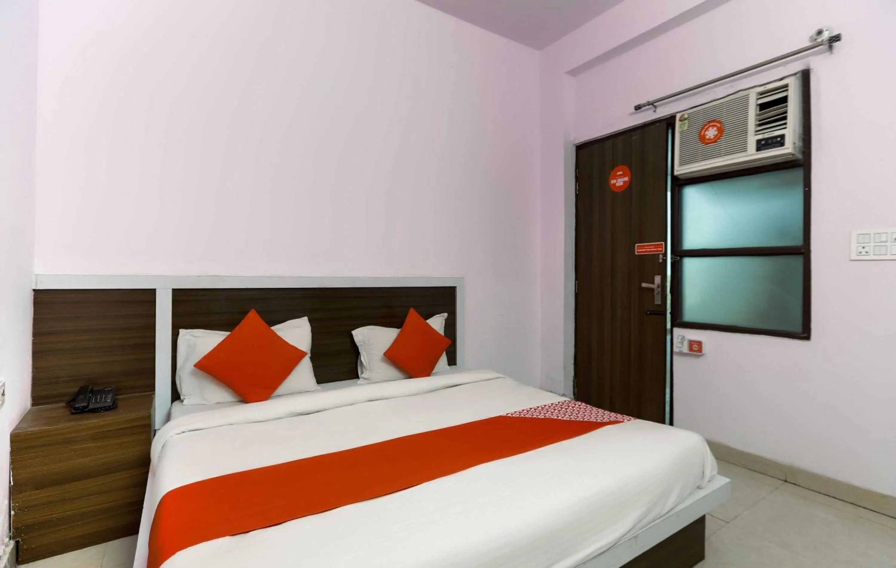 Bedroom, Bed in Hotel O Noida Villa