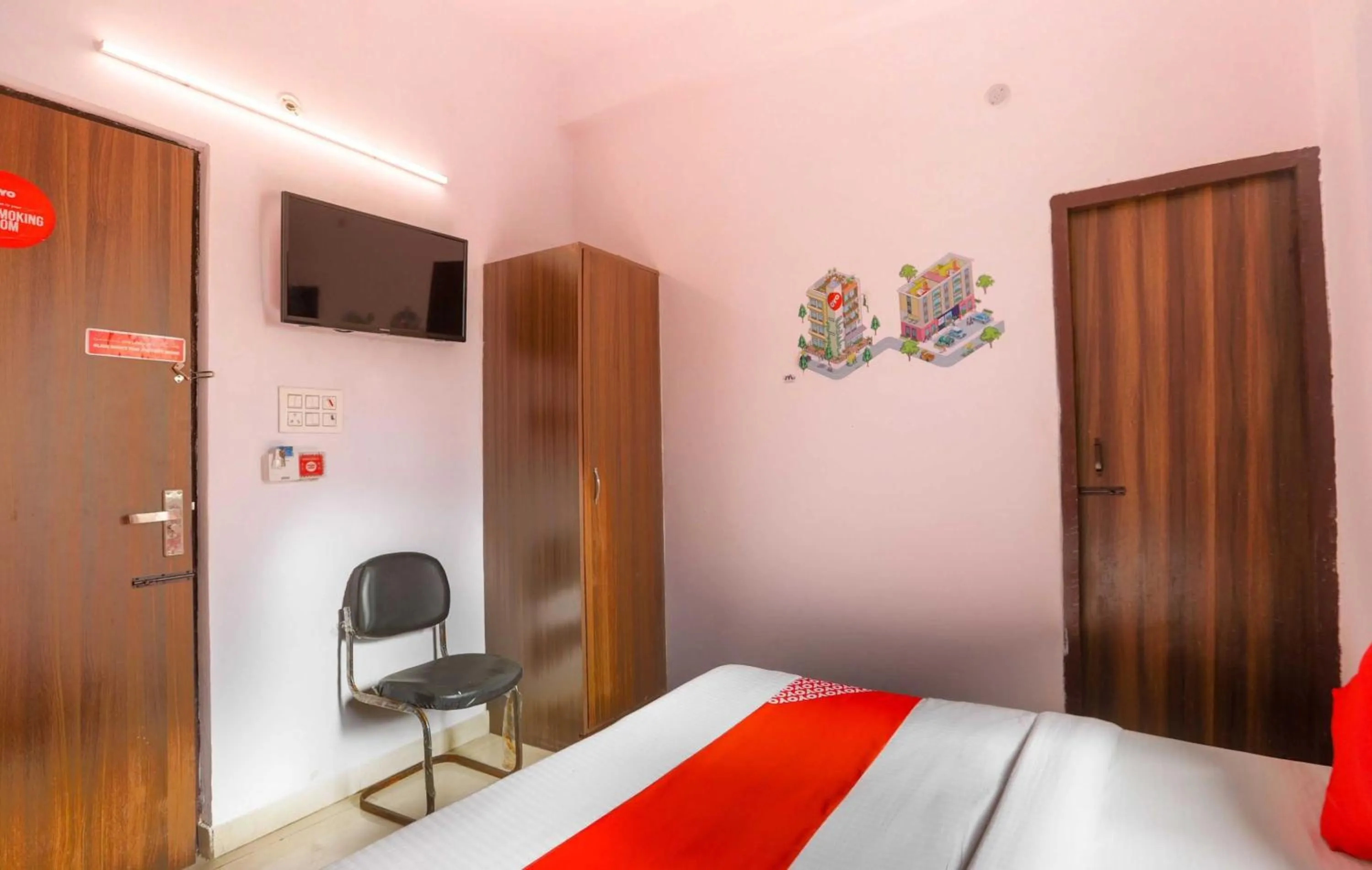 Bedroom, Bed in Hotel O Noida Villa