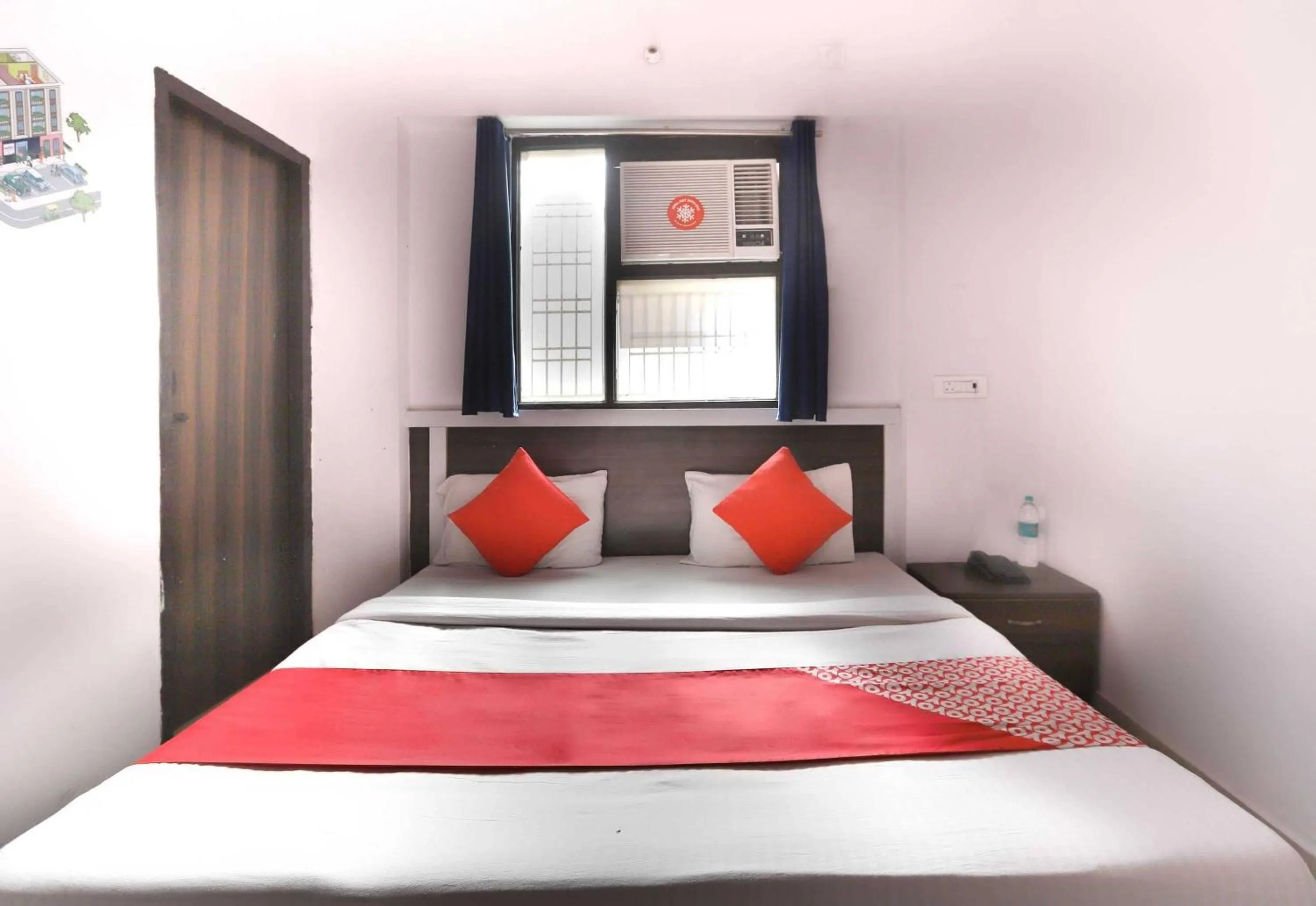 Bedroom, Bed in Hotel O Noida Villa