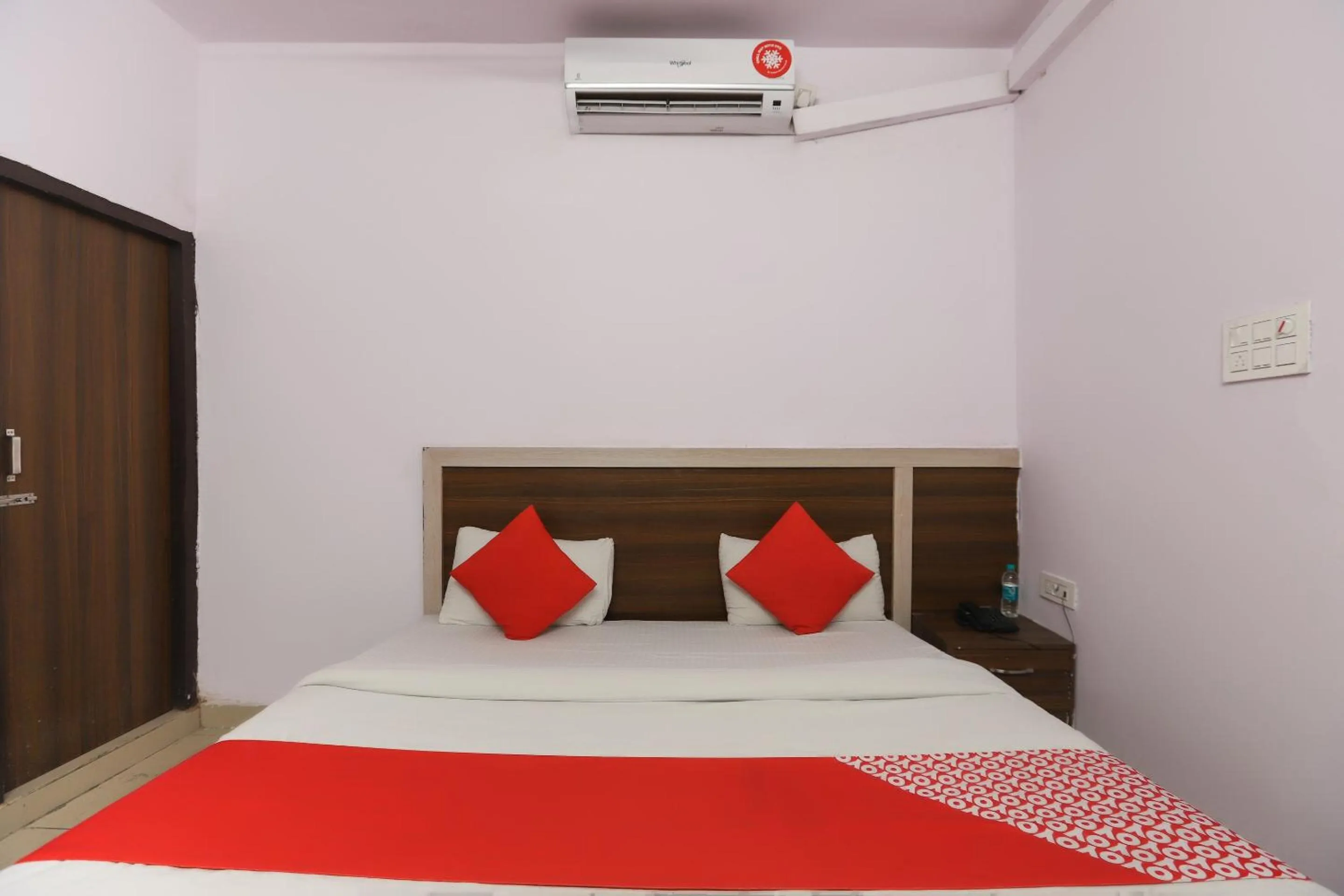 Bedroom, Bed in Hotel O Noida Villa