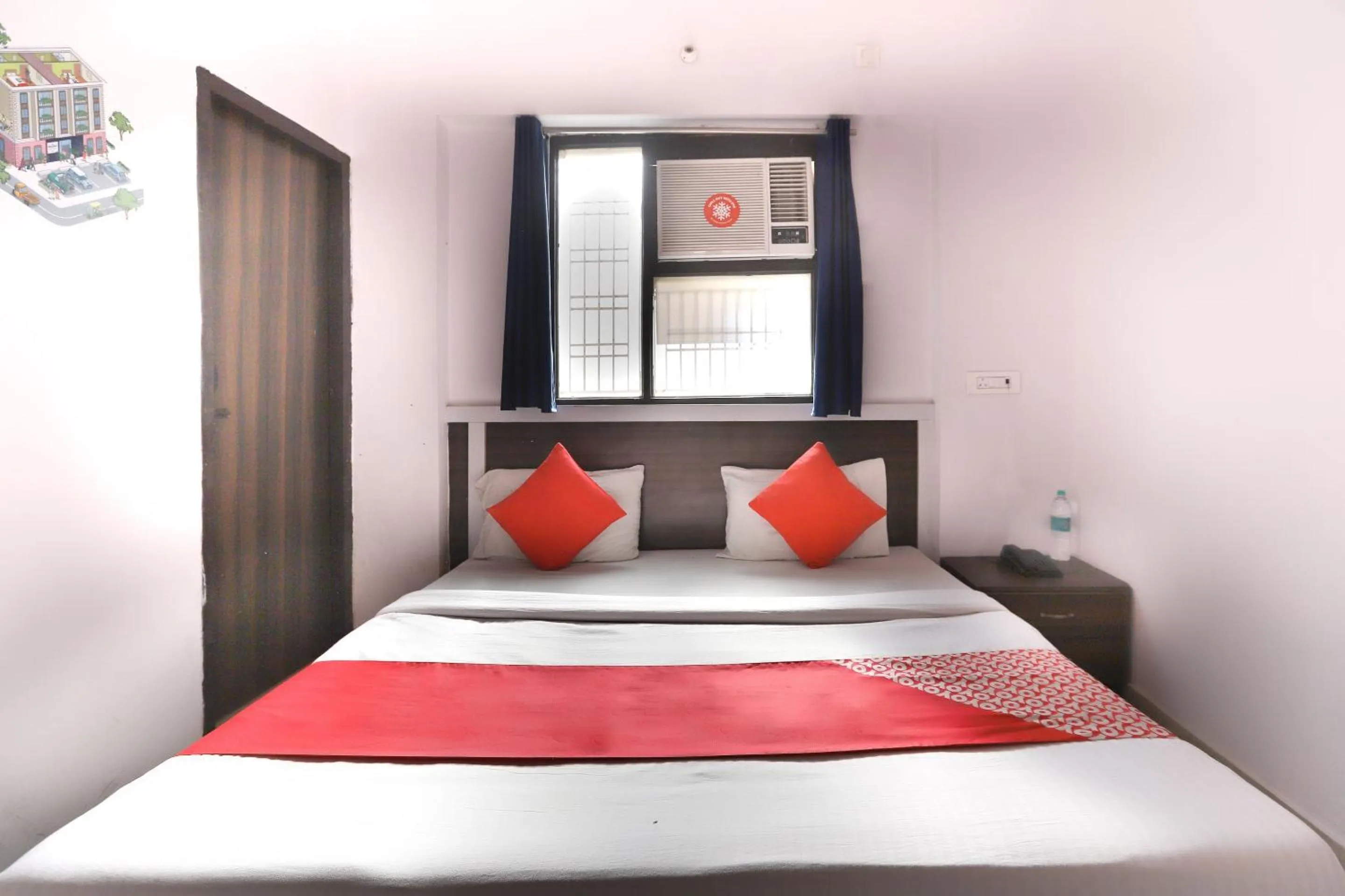 Bedroom, Bed in Hotel O Noida Villa