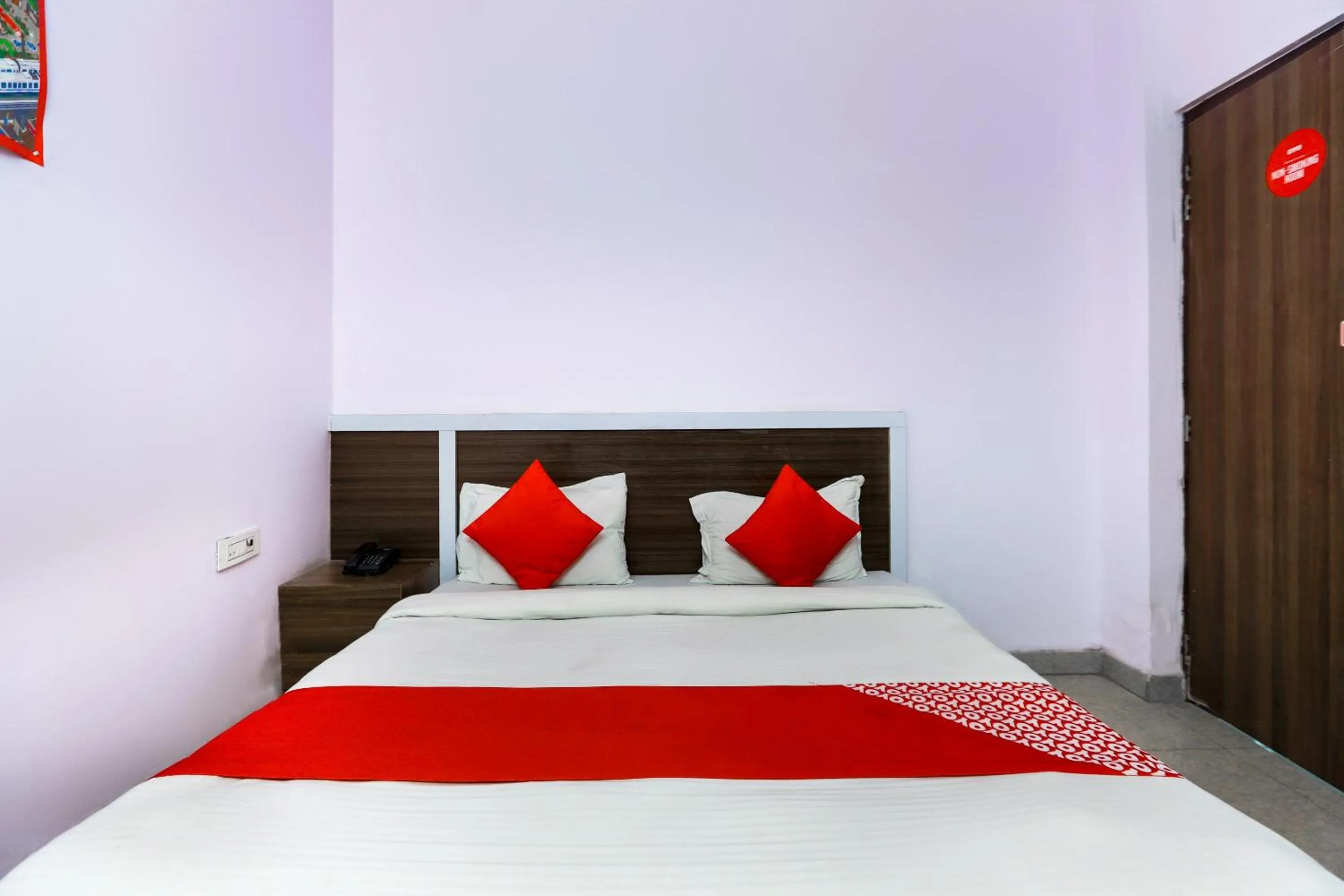 Bedroom, Bed in Hotel O Noida Villa