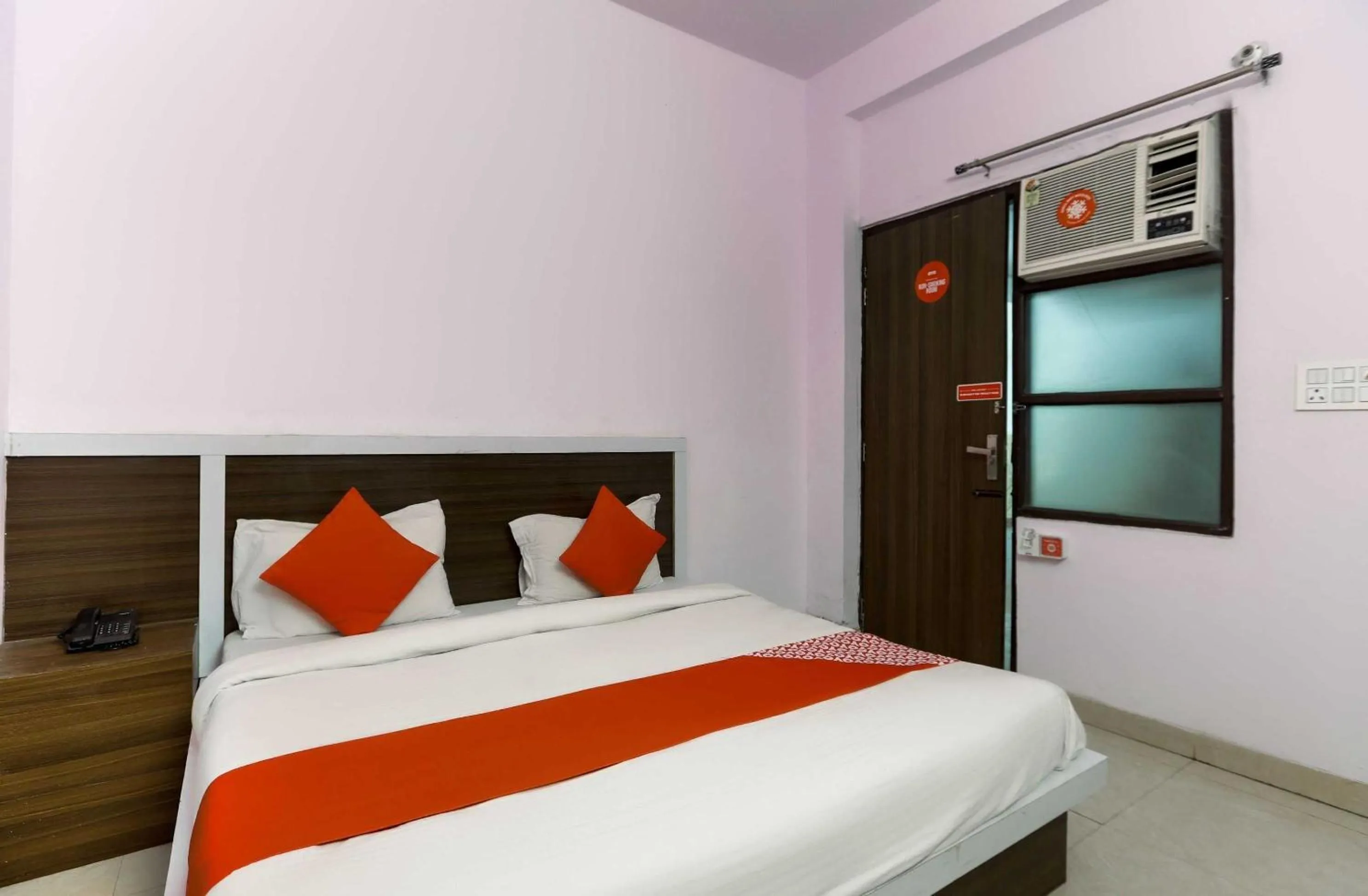 Bedroom, Bed in Hotel O Noida Villa