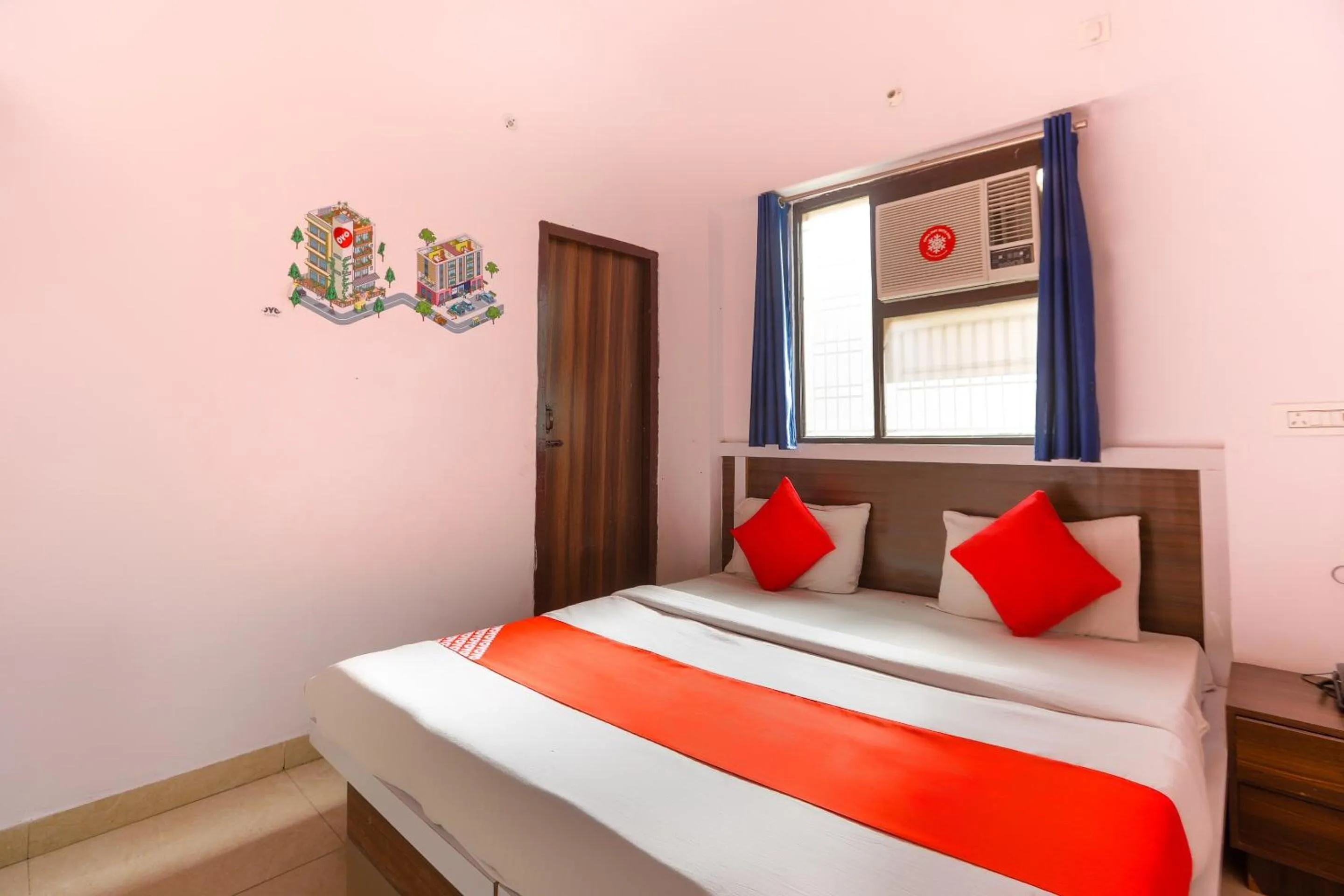 Bedroom, Bed in Hotel O Noida Villa