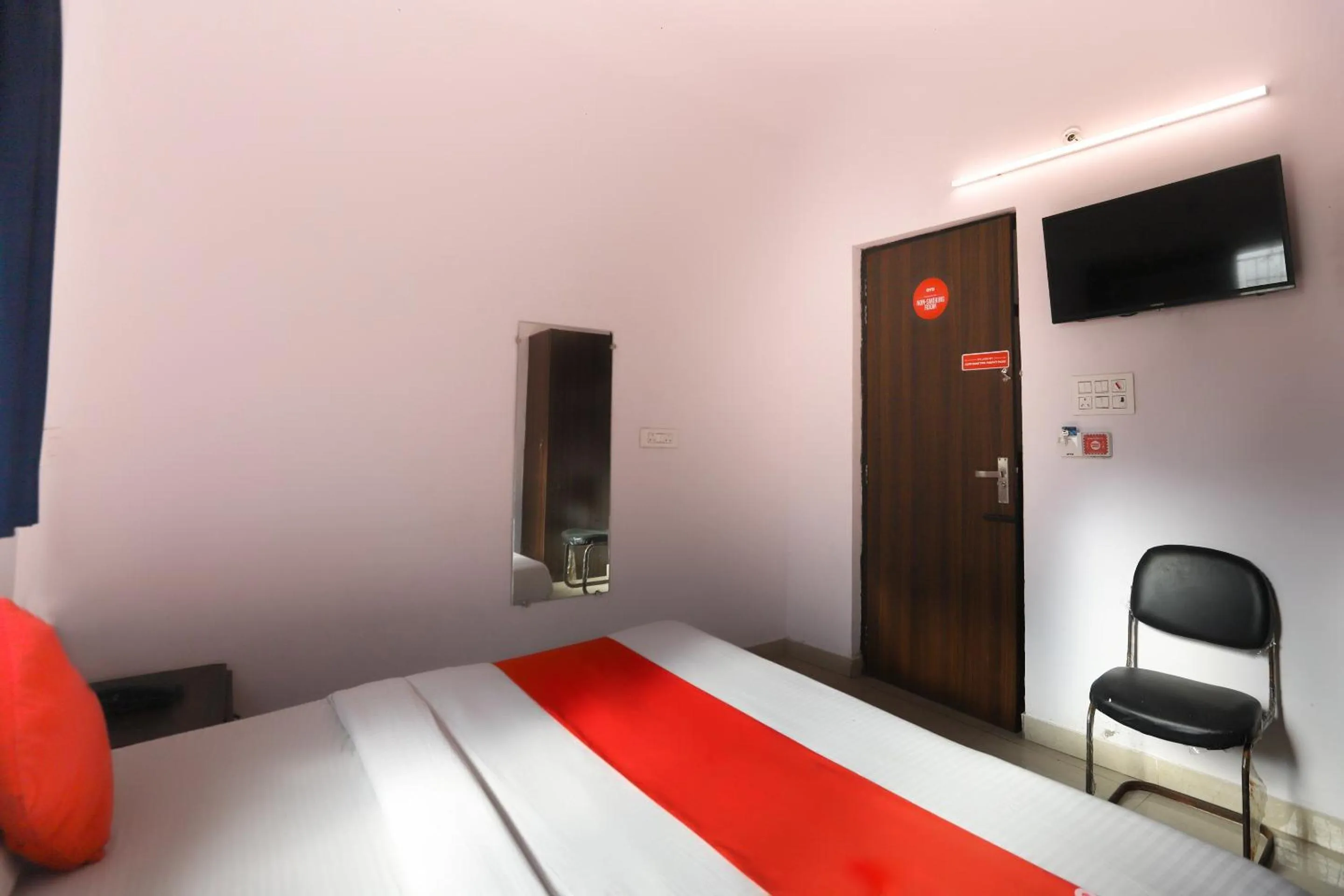 Lobby or reception, Bed in Hotel O Noida Villa