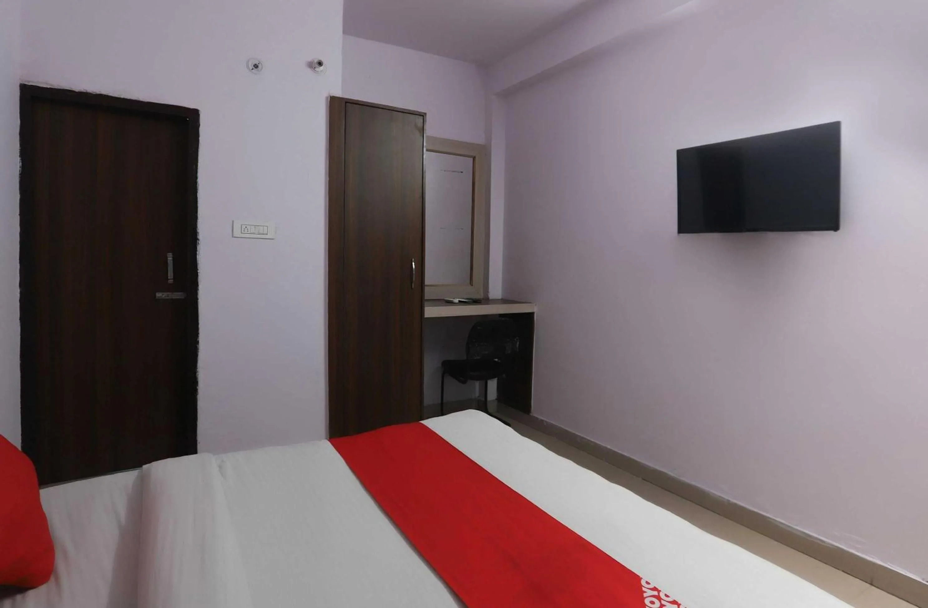 Bedroom, Bed in Hotel O Noida Villa