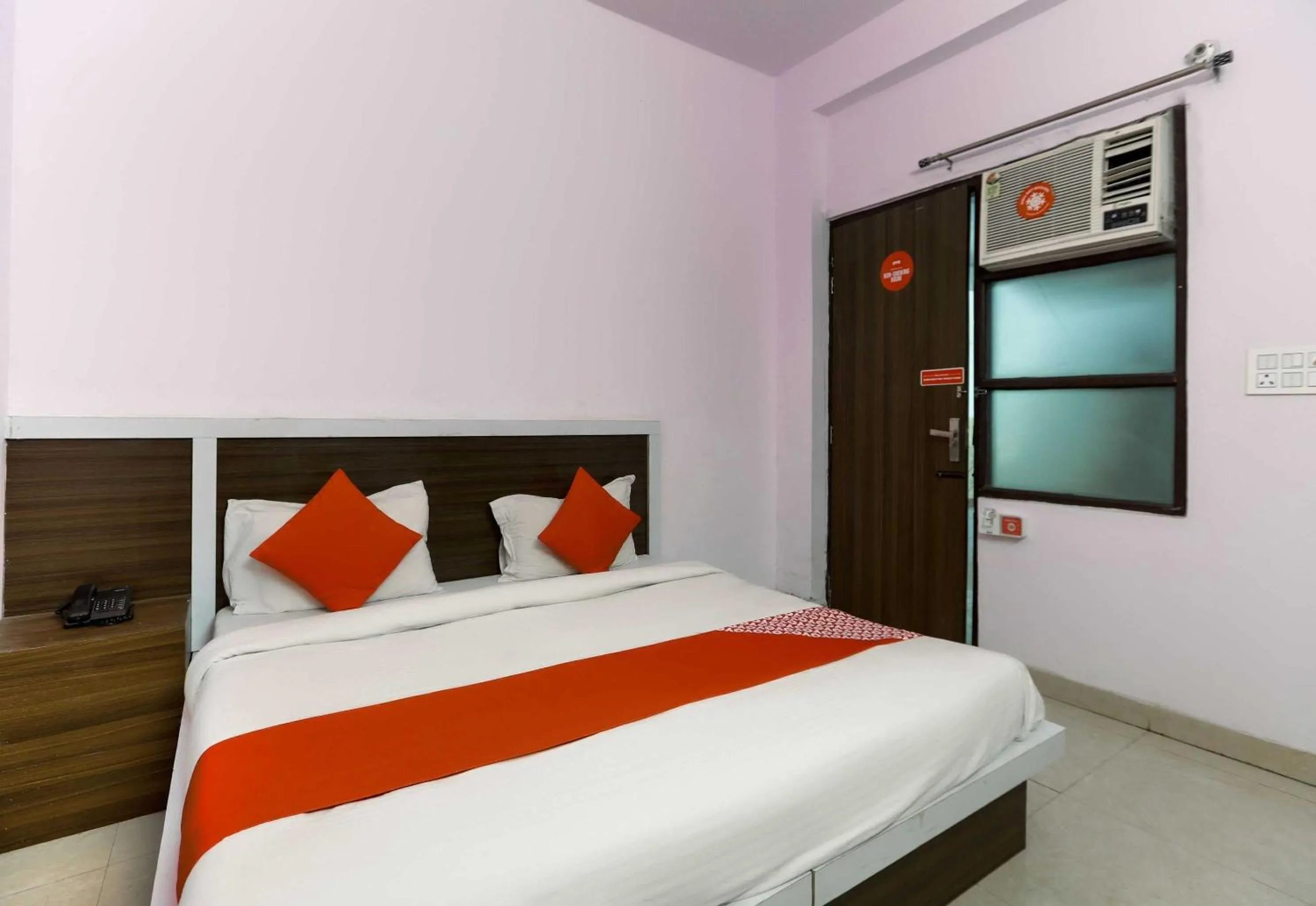 Bedroom, Bed in Hotel O Noida Villa