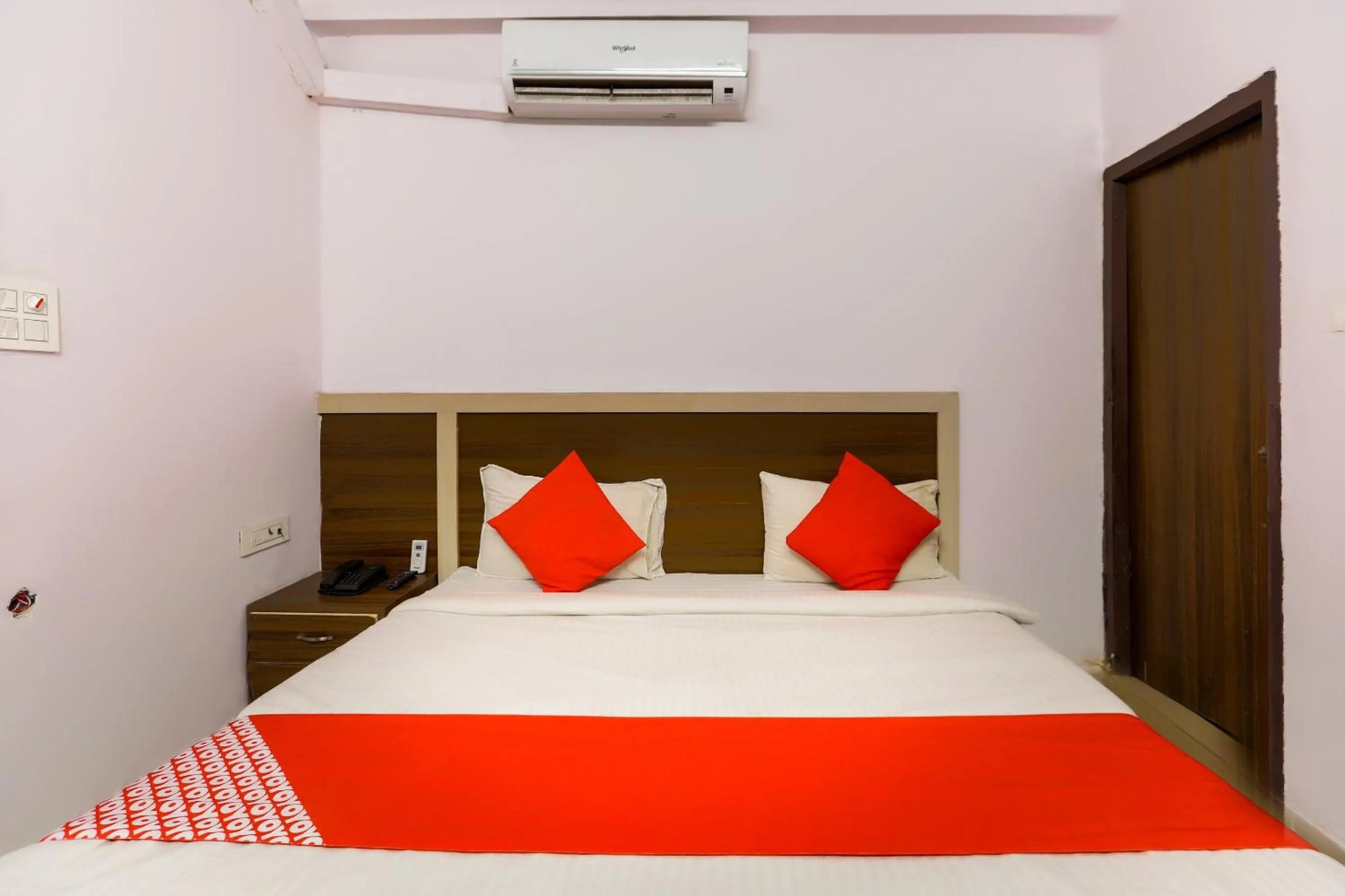 Bedroom, Bed in Hotel O Noida Villa