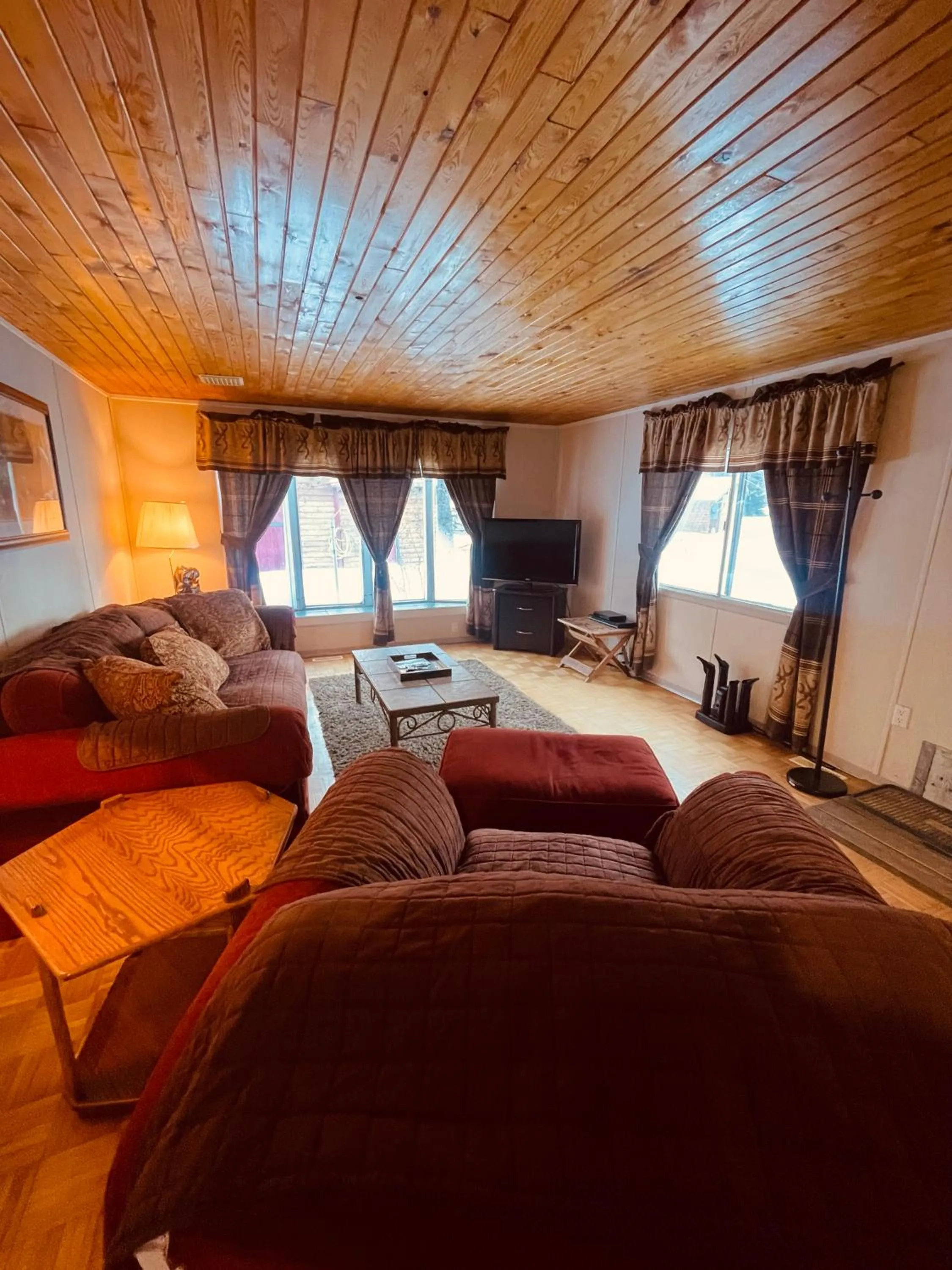 Bed in Summit River Lodge & Campsites