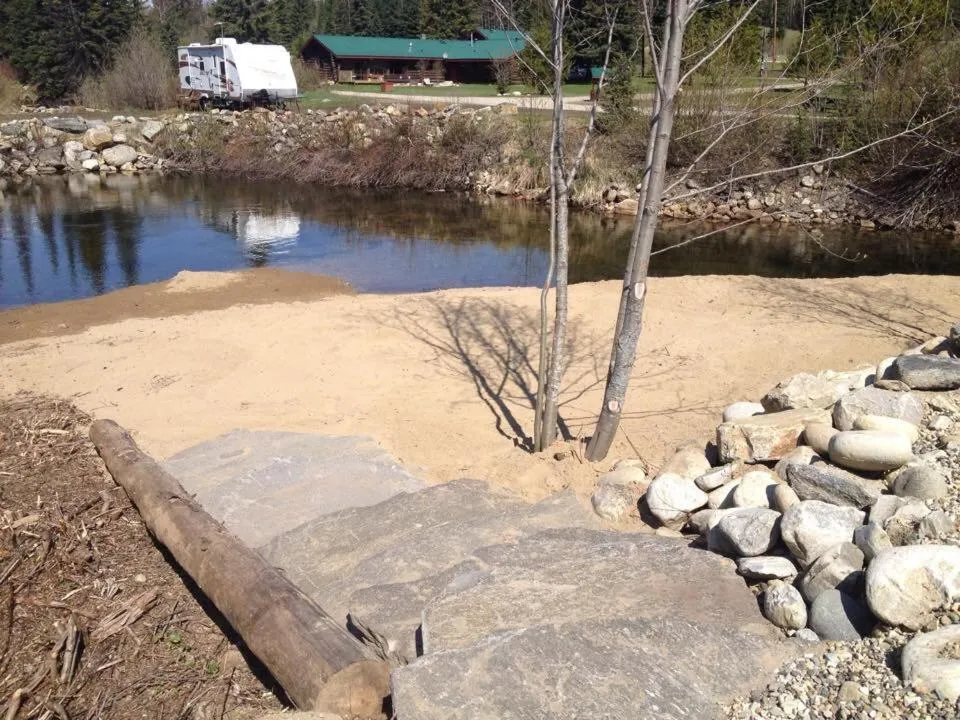 Summit River Lodge & Campsites