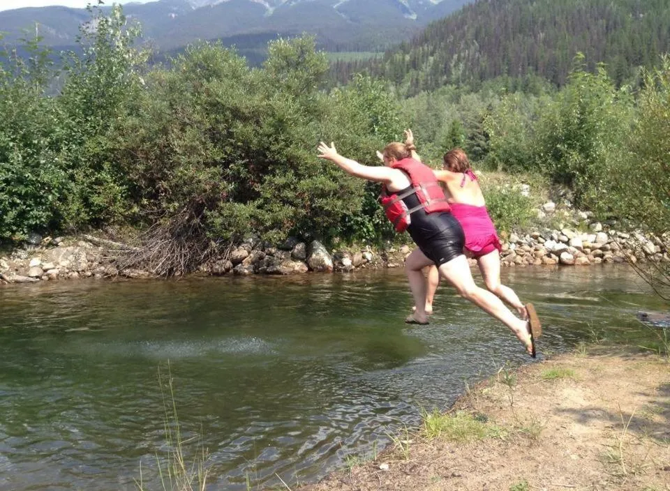 Summit River Lodge & Campsites