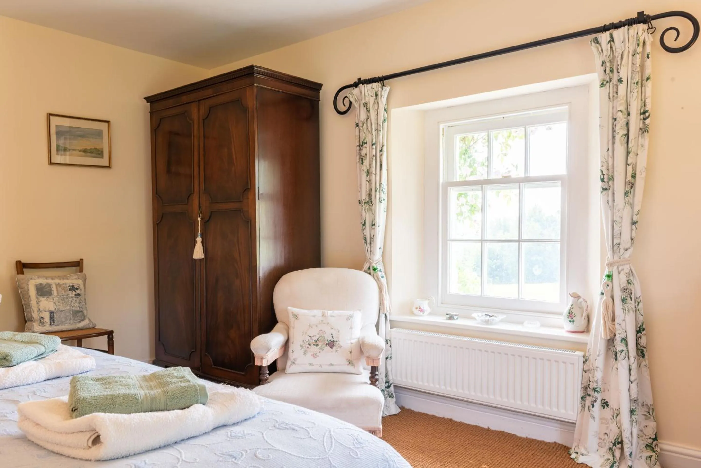 Bedroom, Bed in Alltybrain Farm Cottages