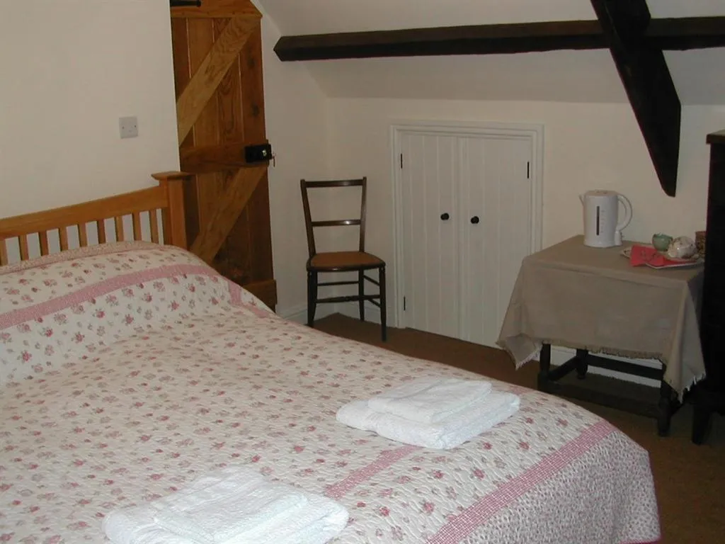 Bedroom, Bed in Alltybrain Farm Cottages