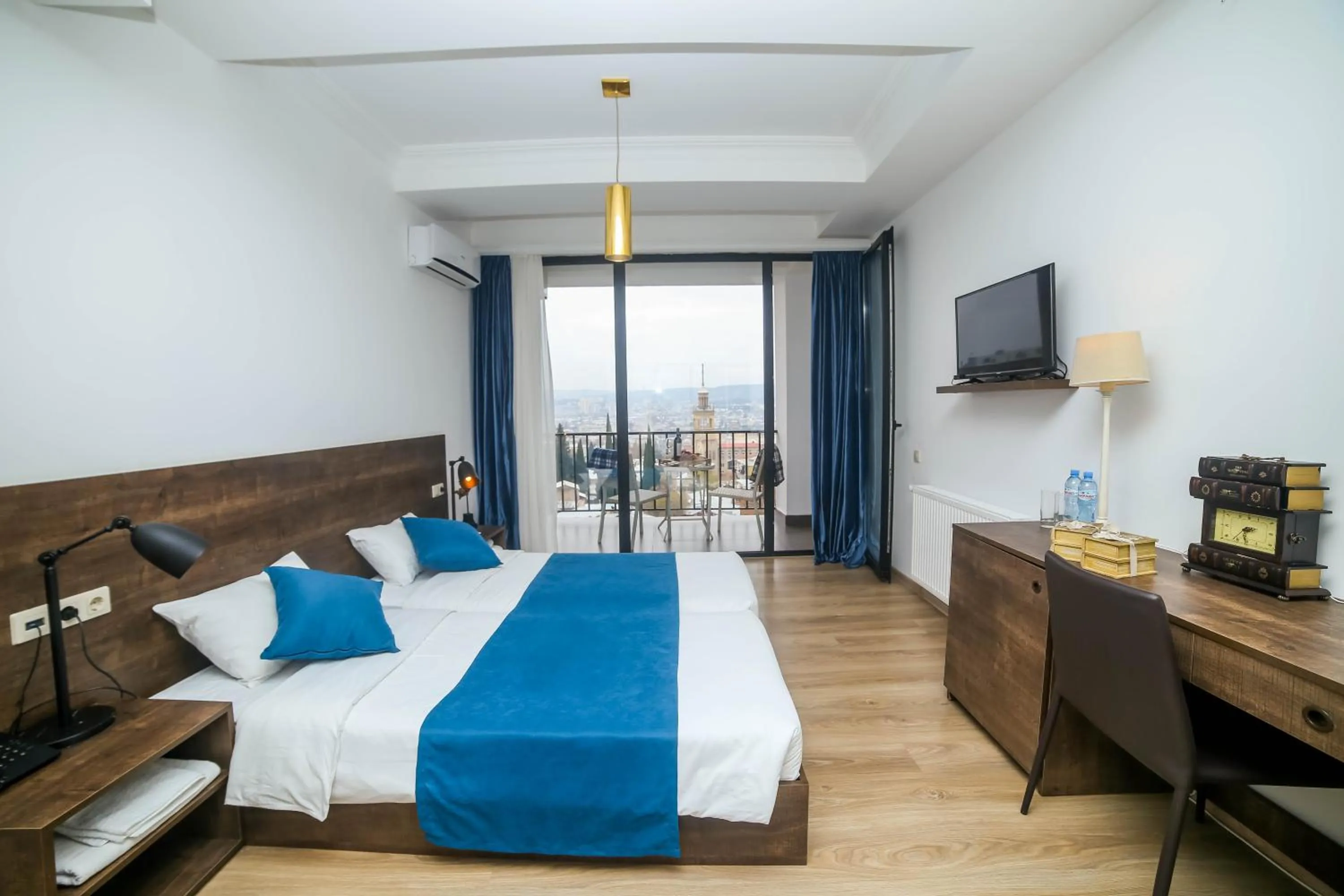 Balcony/Terrace, Bed in Tbilisi View Hotel