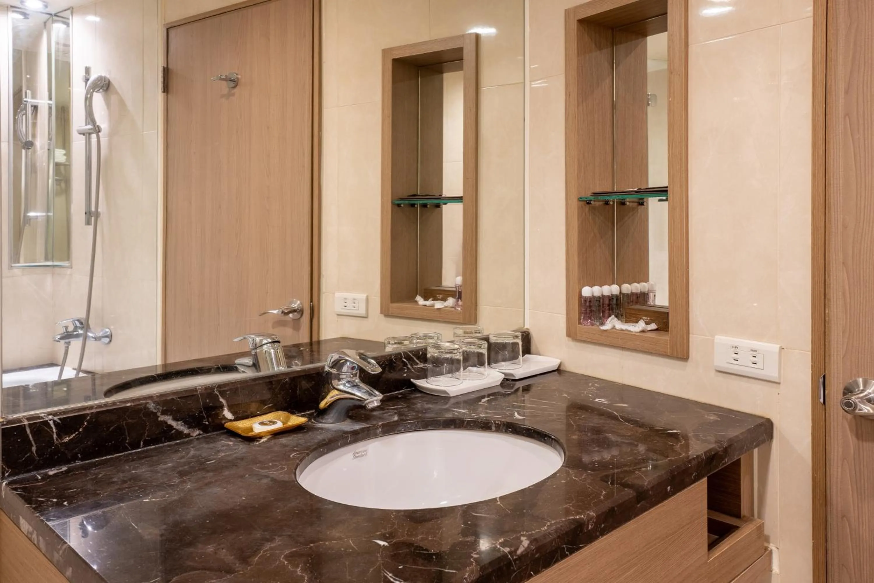 Shower in Guide Hotel Taipei Chongqing