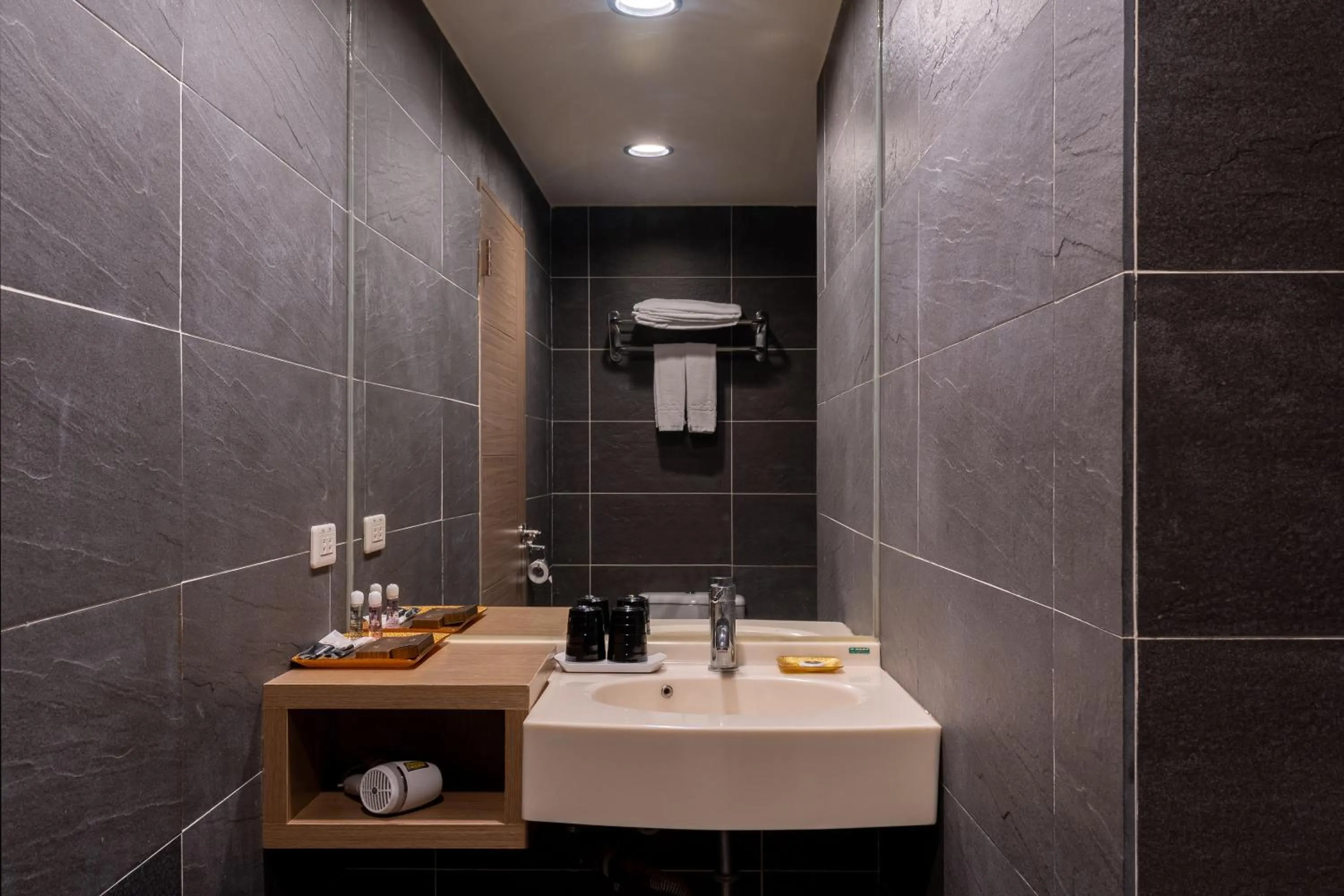 Shower in Guide Hotel Taipei Chongqing