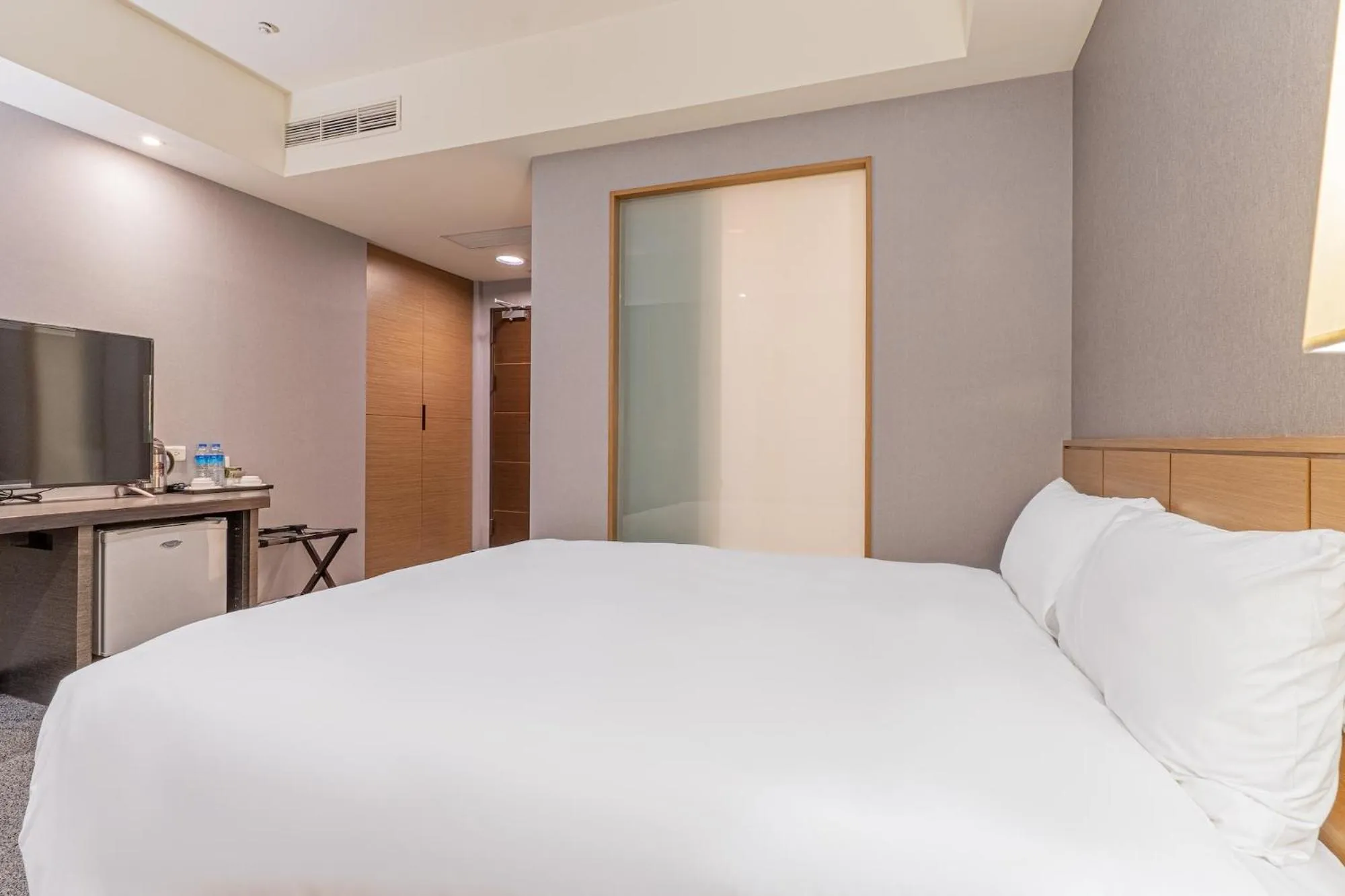 bunk bed, Bed in Guide Hotel Taipei Chongqing