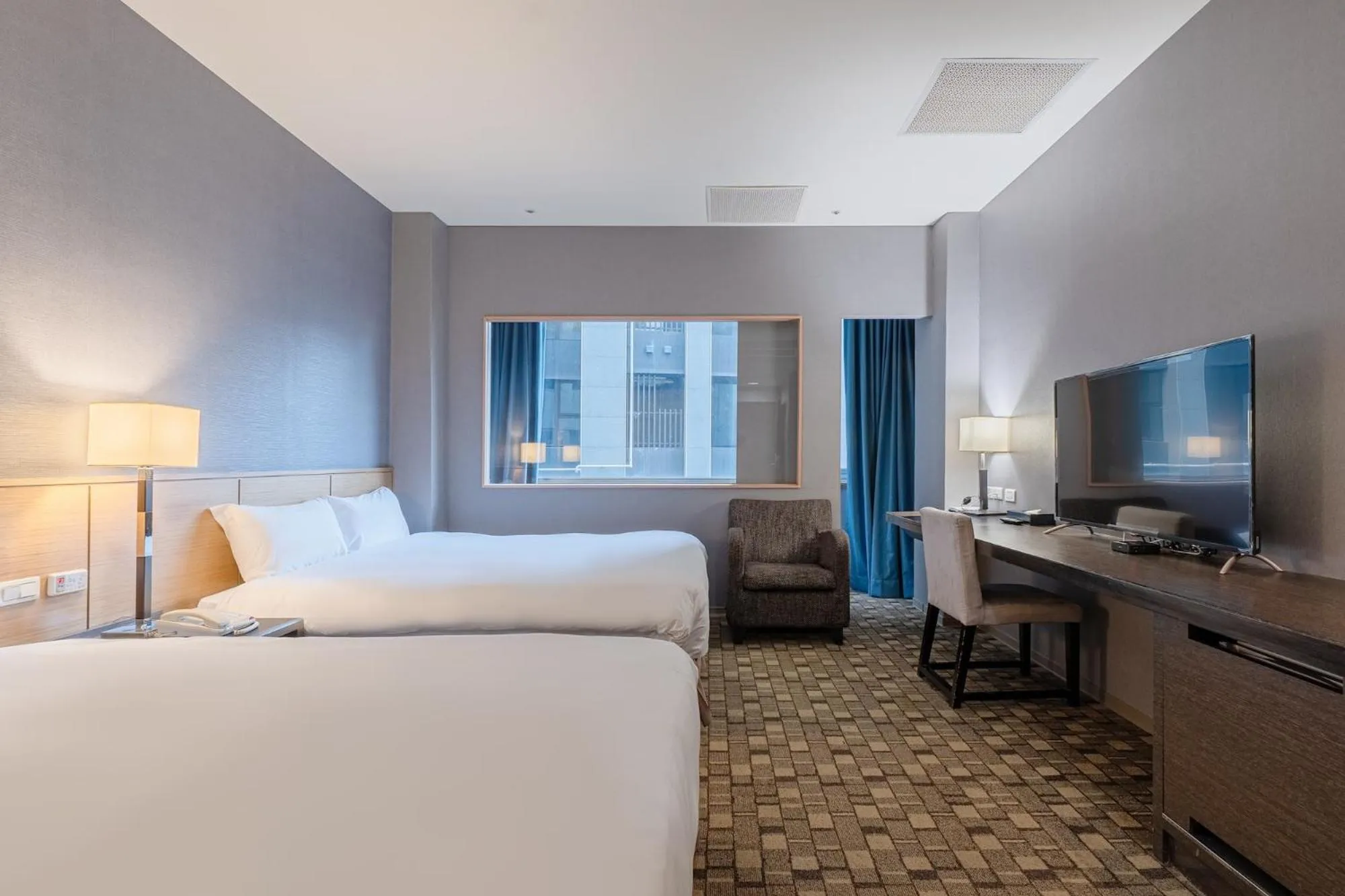 Photo of the whole room, Bed in Guide Hotel Taipei Chongqing