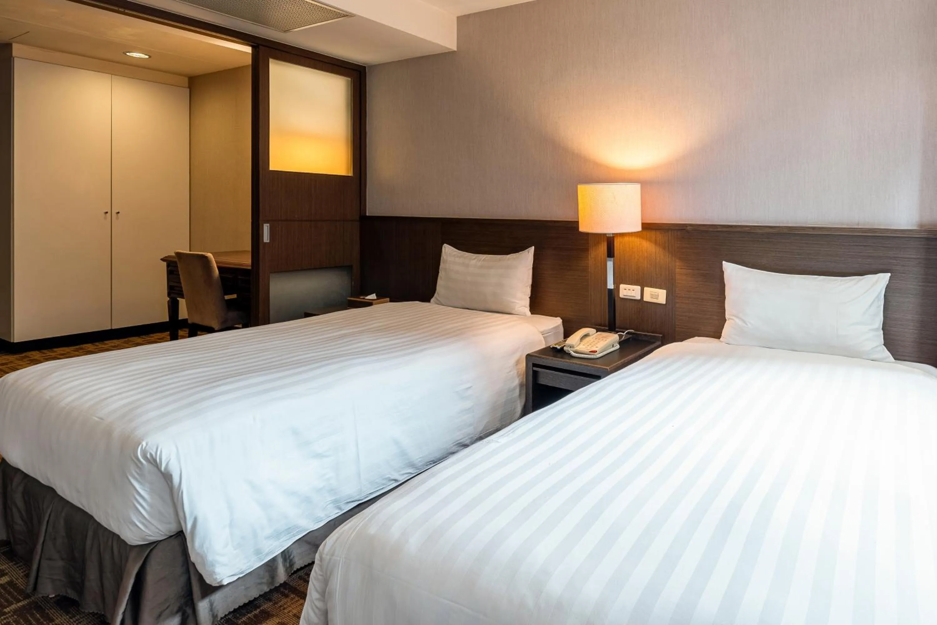 Bed in Guide Hotel Taipei Chongqing