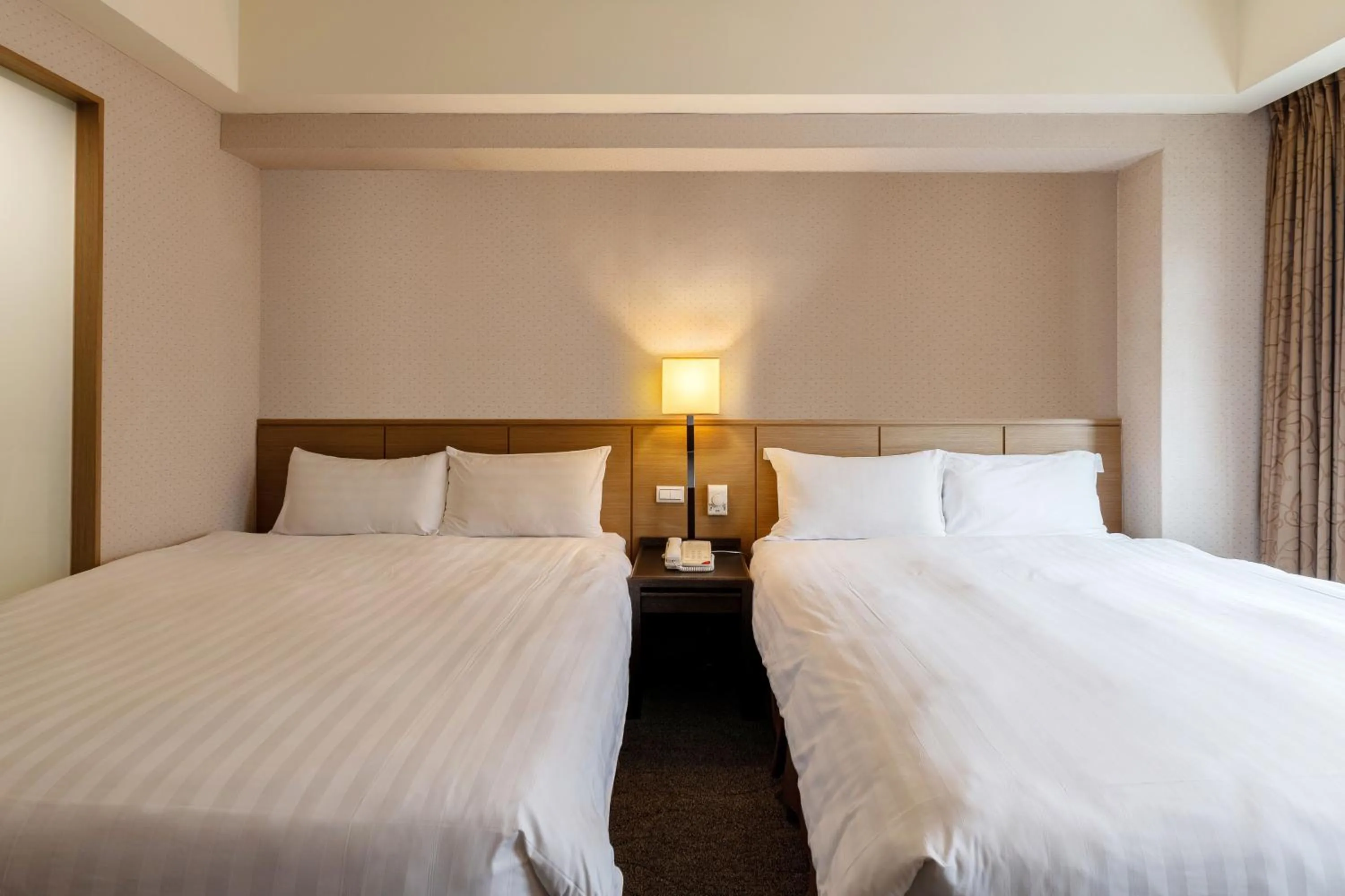 Bed in Guide Hotel Taipei Chongqing