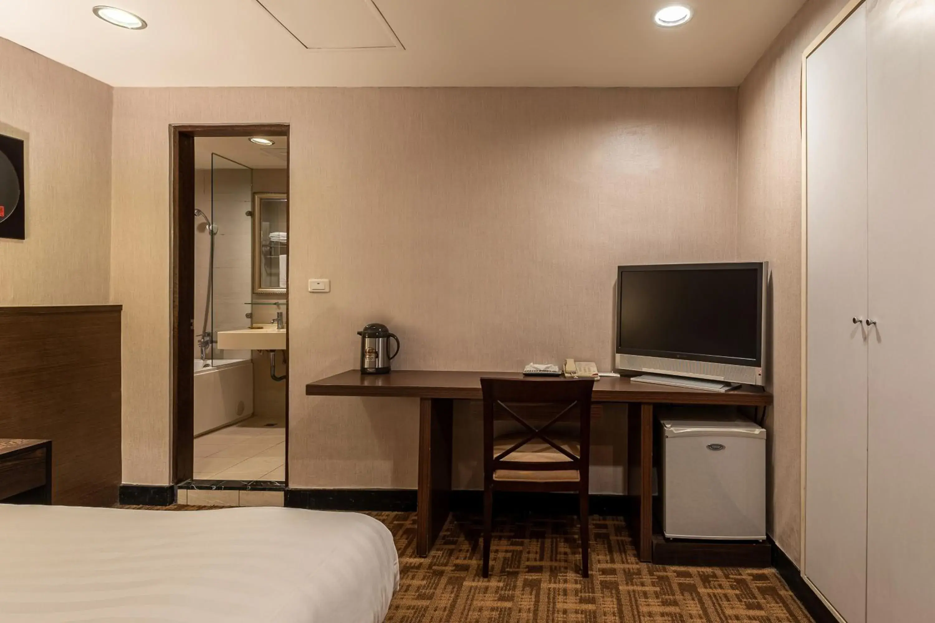 Standard Double Room without Window in Guide Hotel Taipei Chongqing Standard Double Room without Window in Guide Hotel Taipei Chongqing