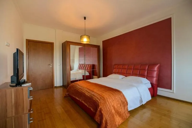 Purple Star Apartments