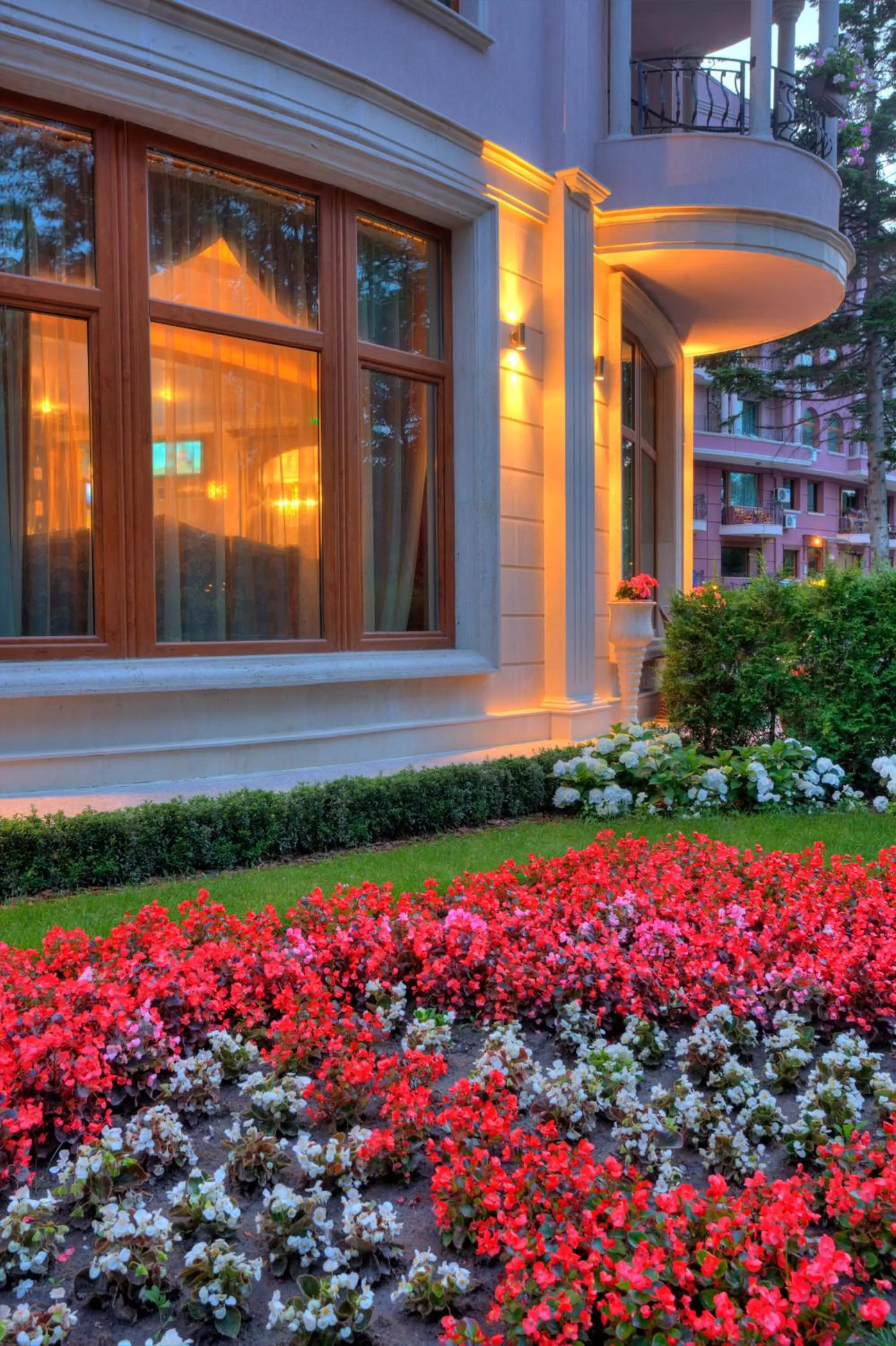 Purple Star Apartments