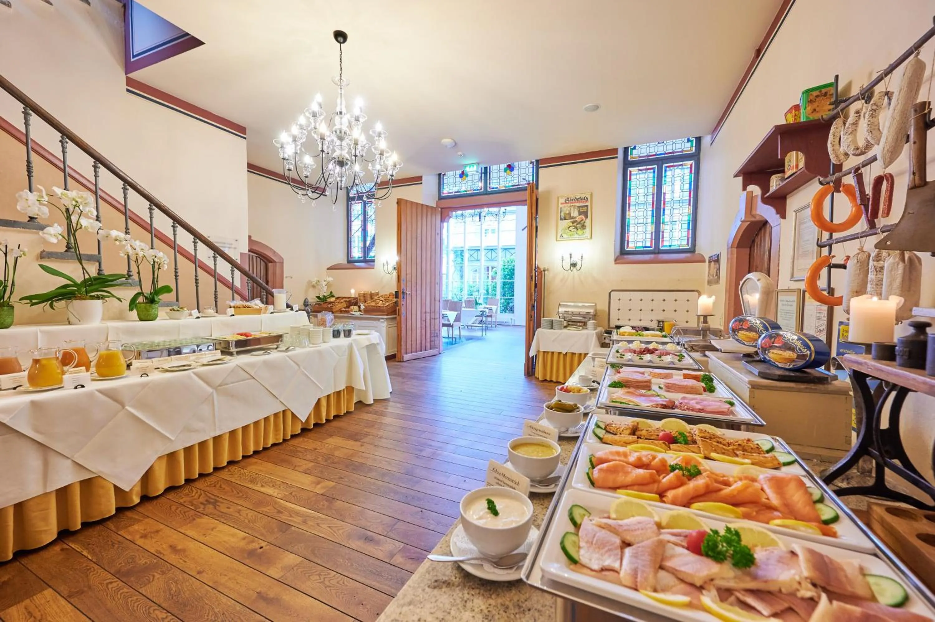 Buffet breakfast in Weinromantikhotel Richtershof