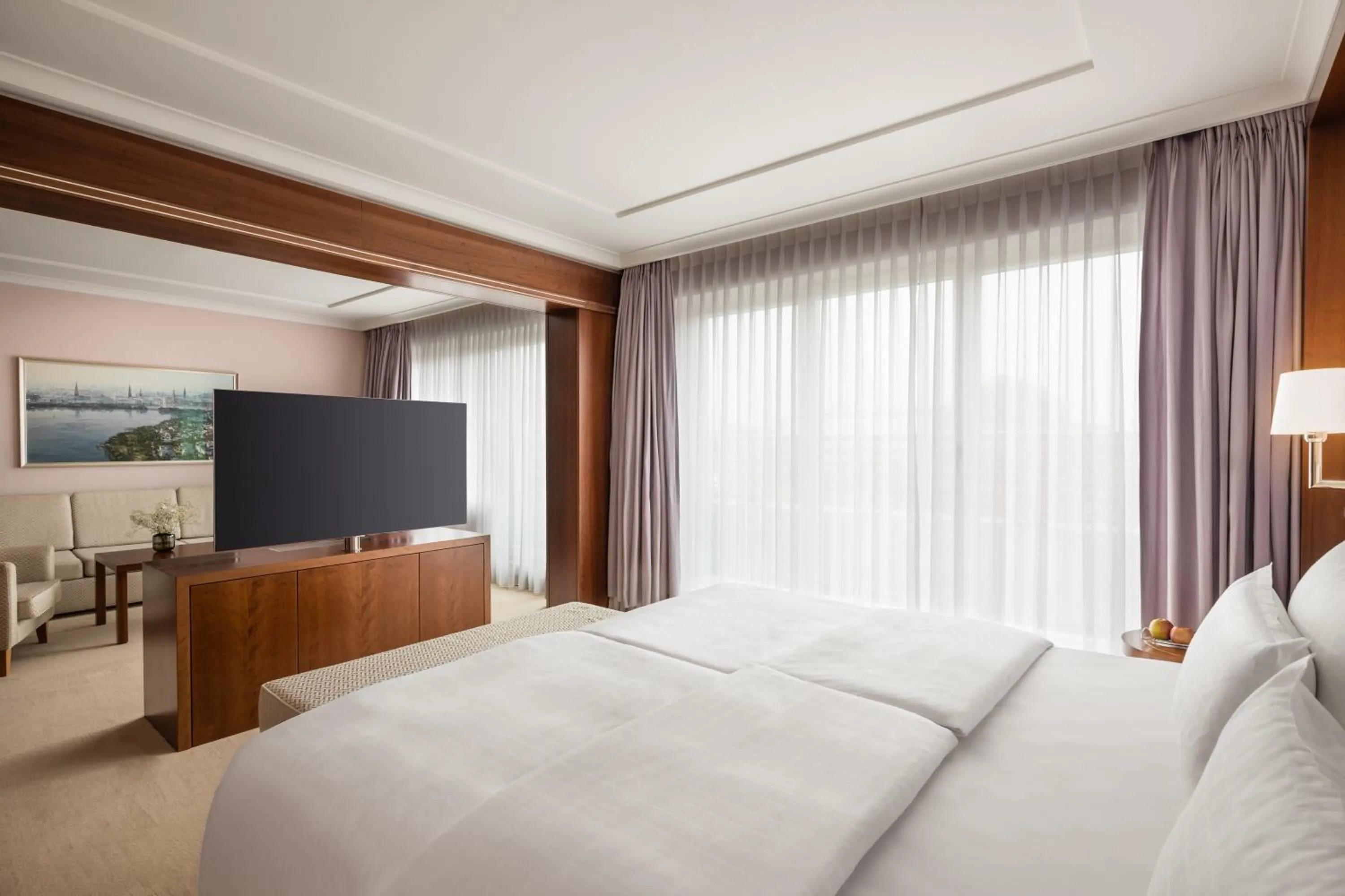 Bed in GRAND ELYSEE Hamburg