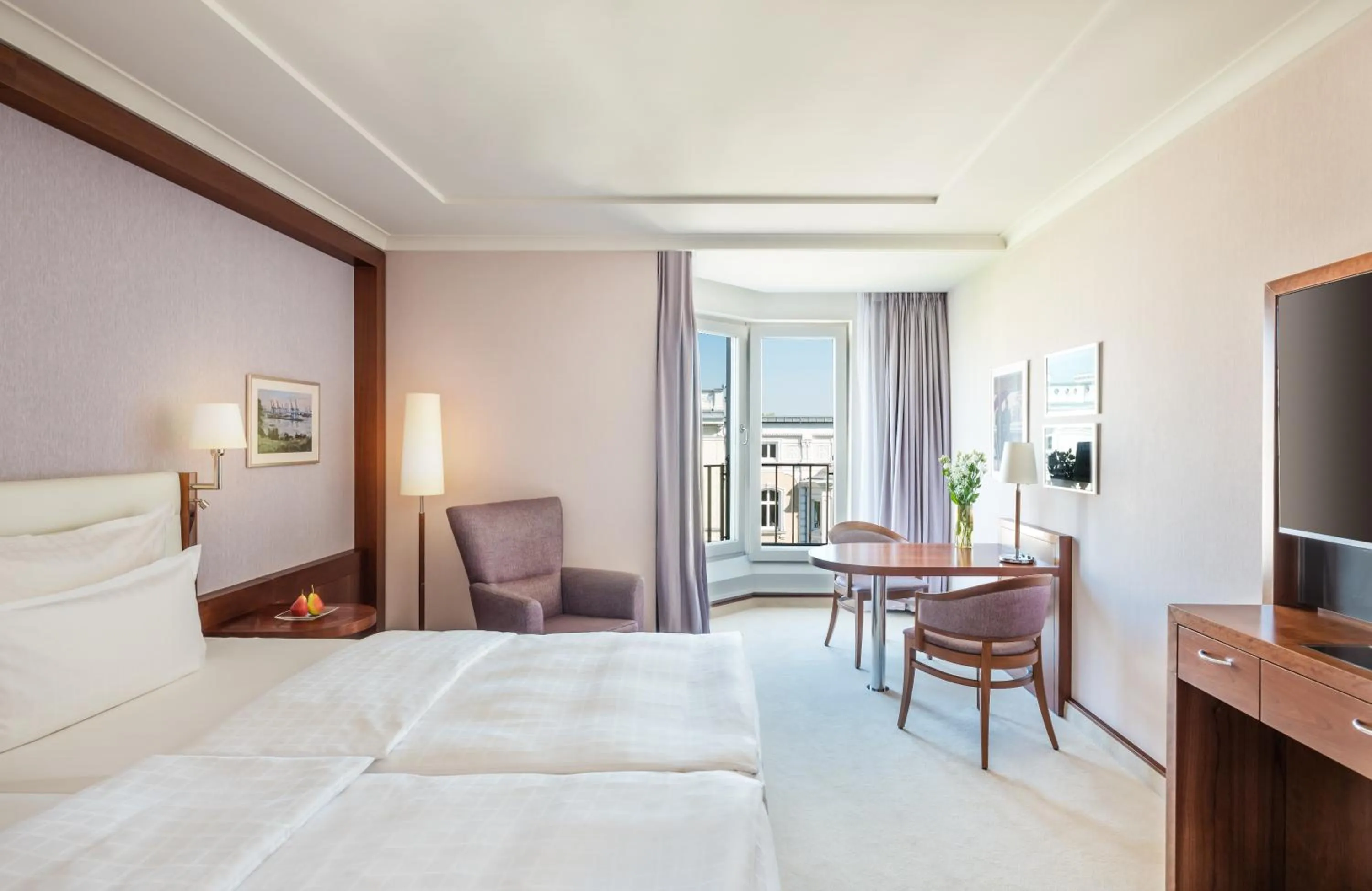 Bed in GRAND ELYSEE Hamburg