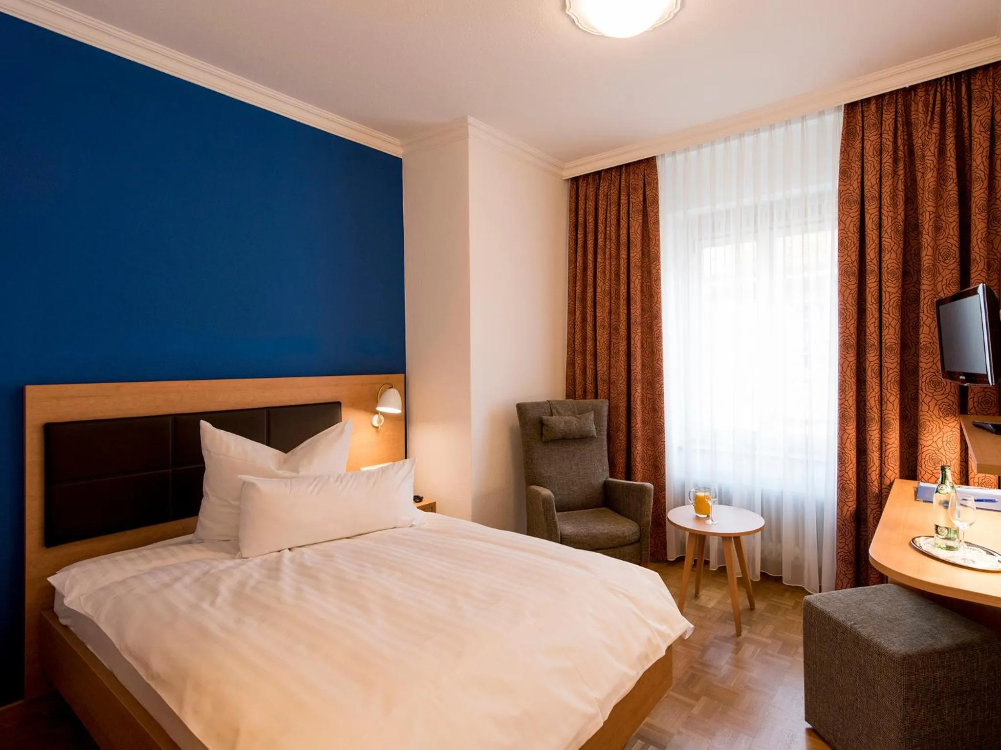 Photo of the whole room, Bed in Hotel Ochsen