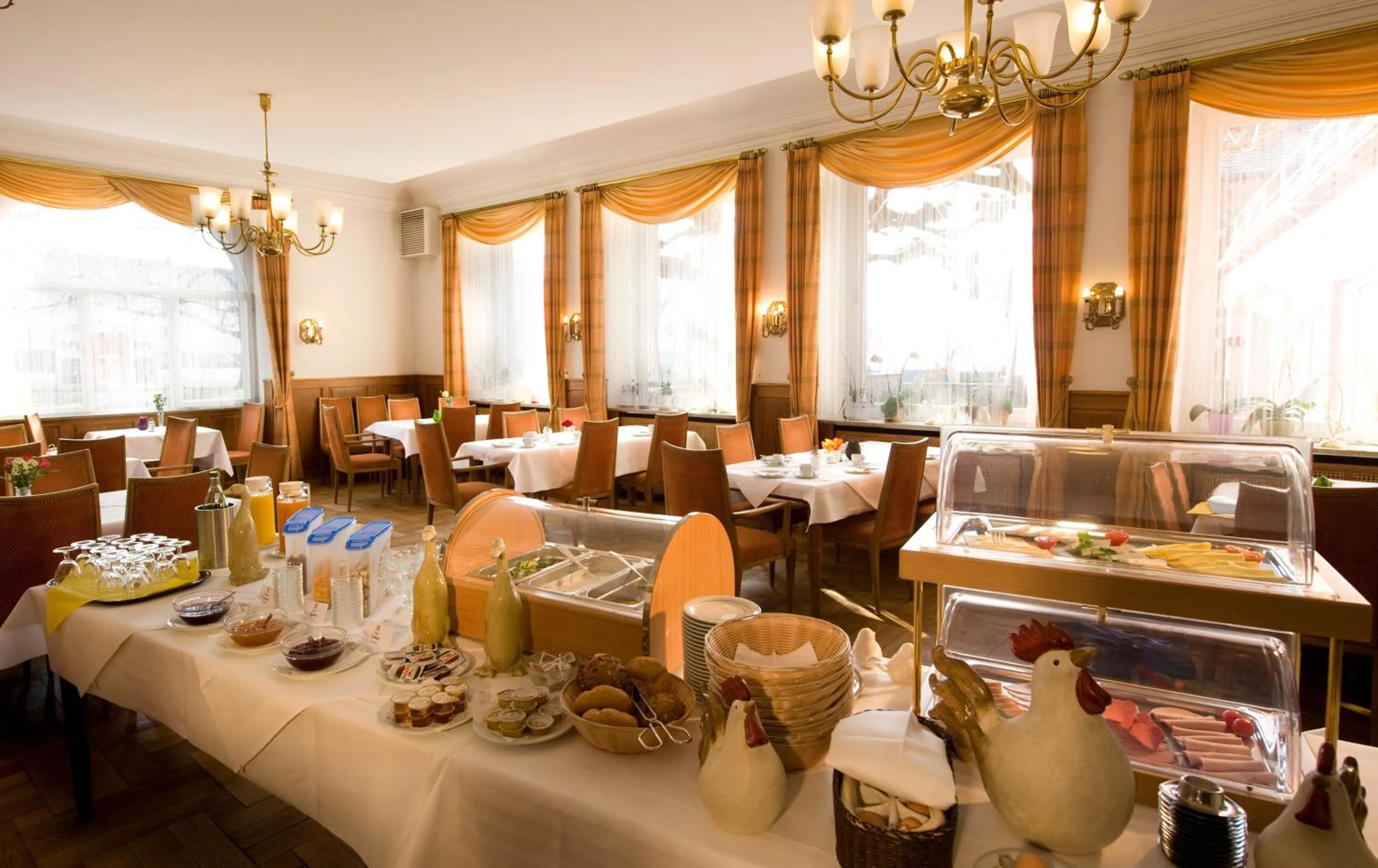 Buffet breakfast in Hotel Ochsen