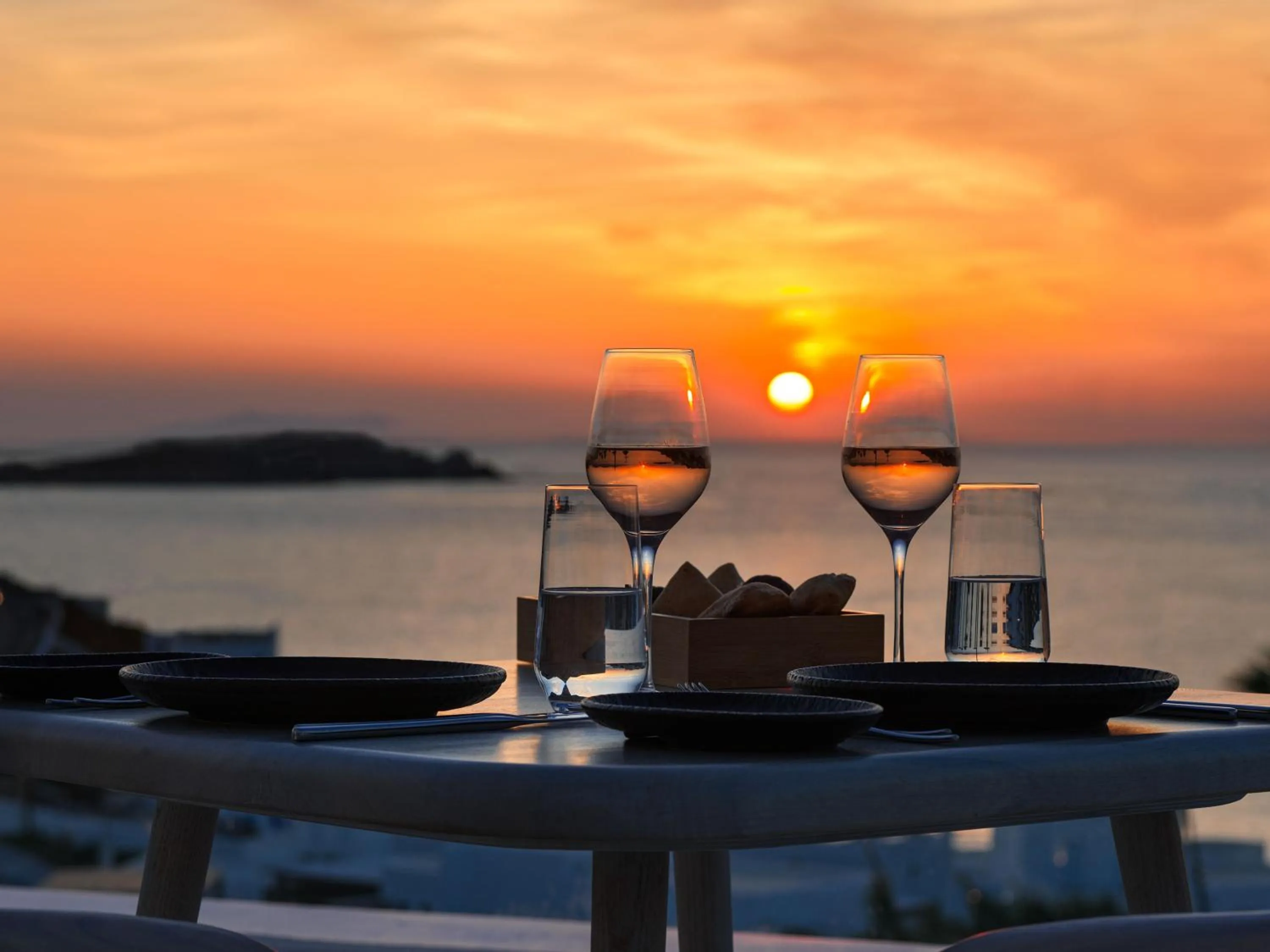 Restaurant/places to eat in Mykonos Earth Suites