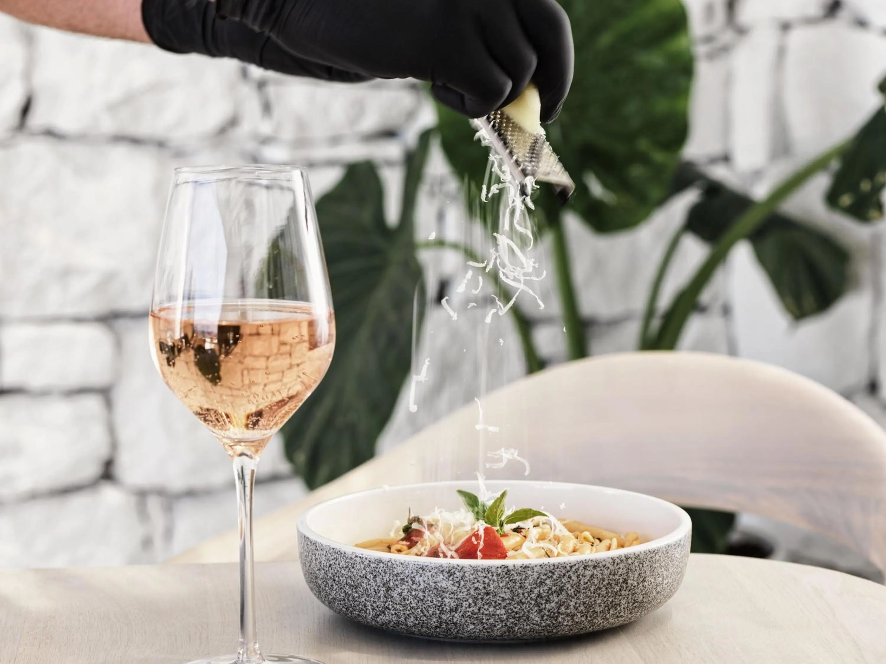 Restaurant/places to eat in Mykonos Earth Suites