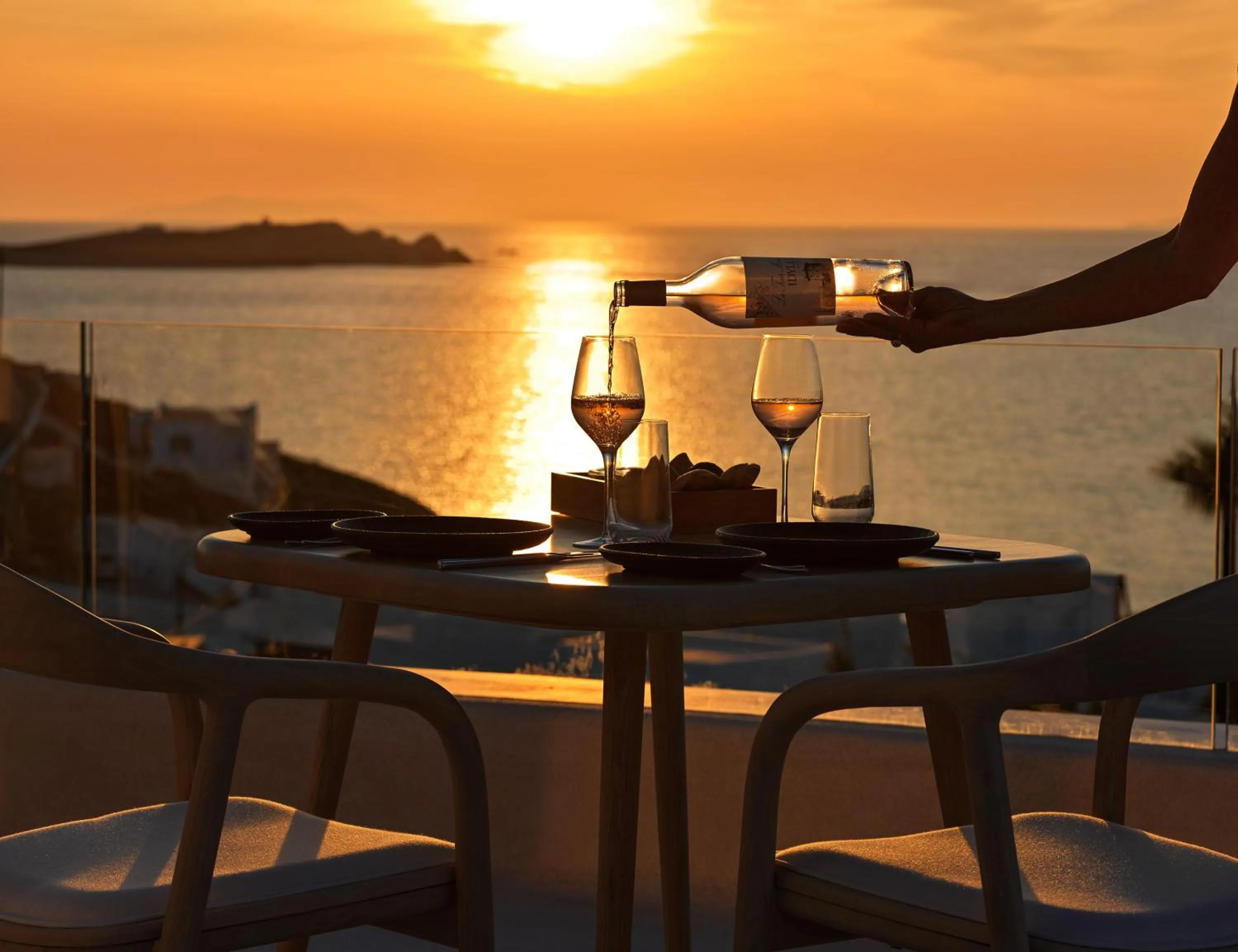 Restaurant/places to eat in Mykonos Earth Suites